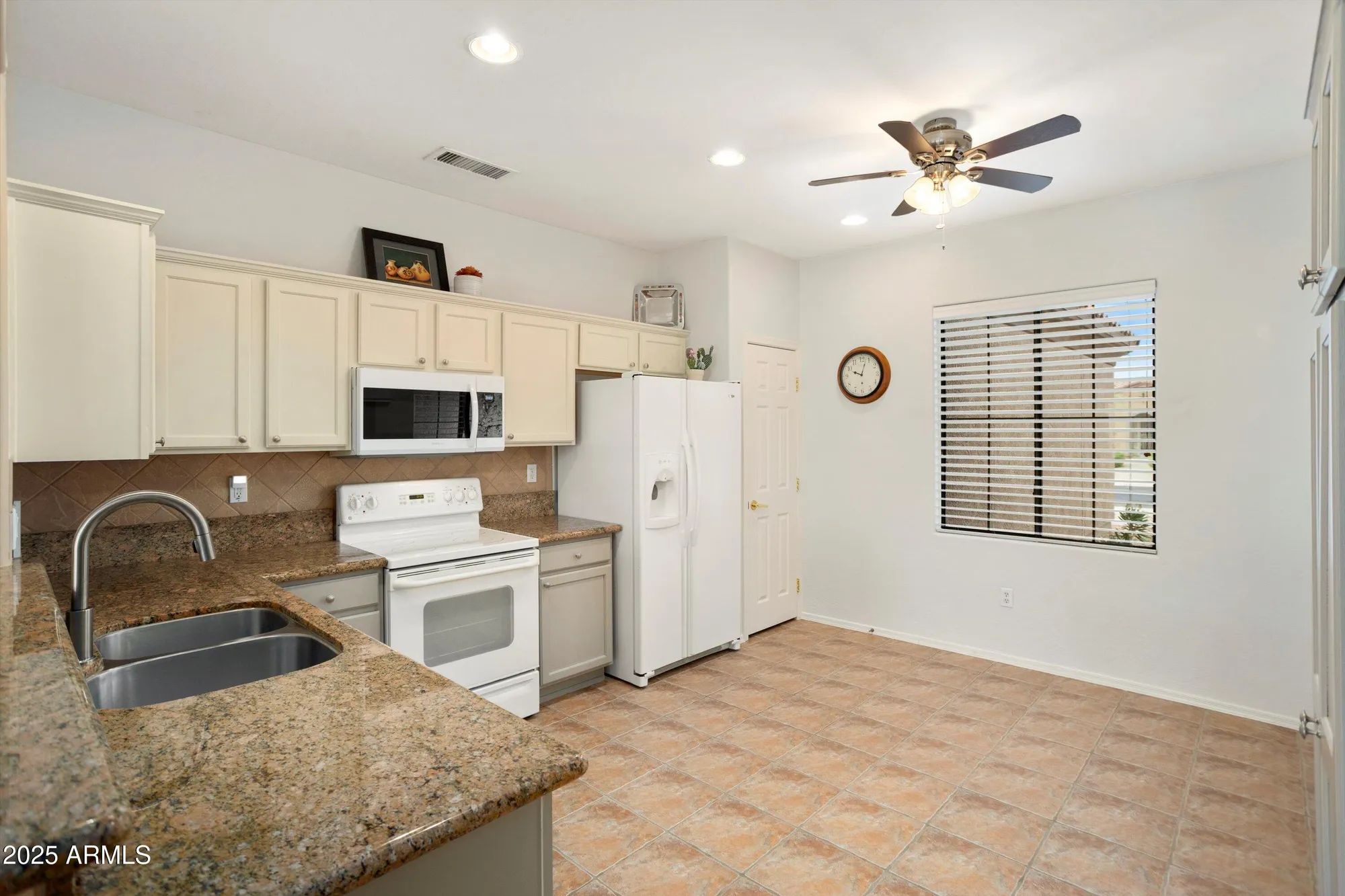 Property Slideshow image 17 of 41 | 16838 w cortaro point dr, Surprise, AZ, 85387