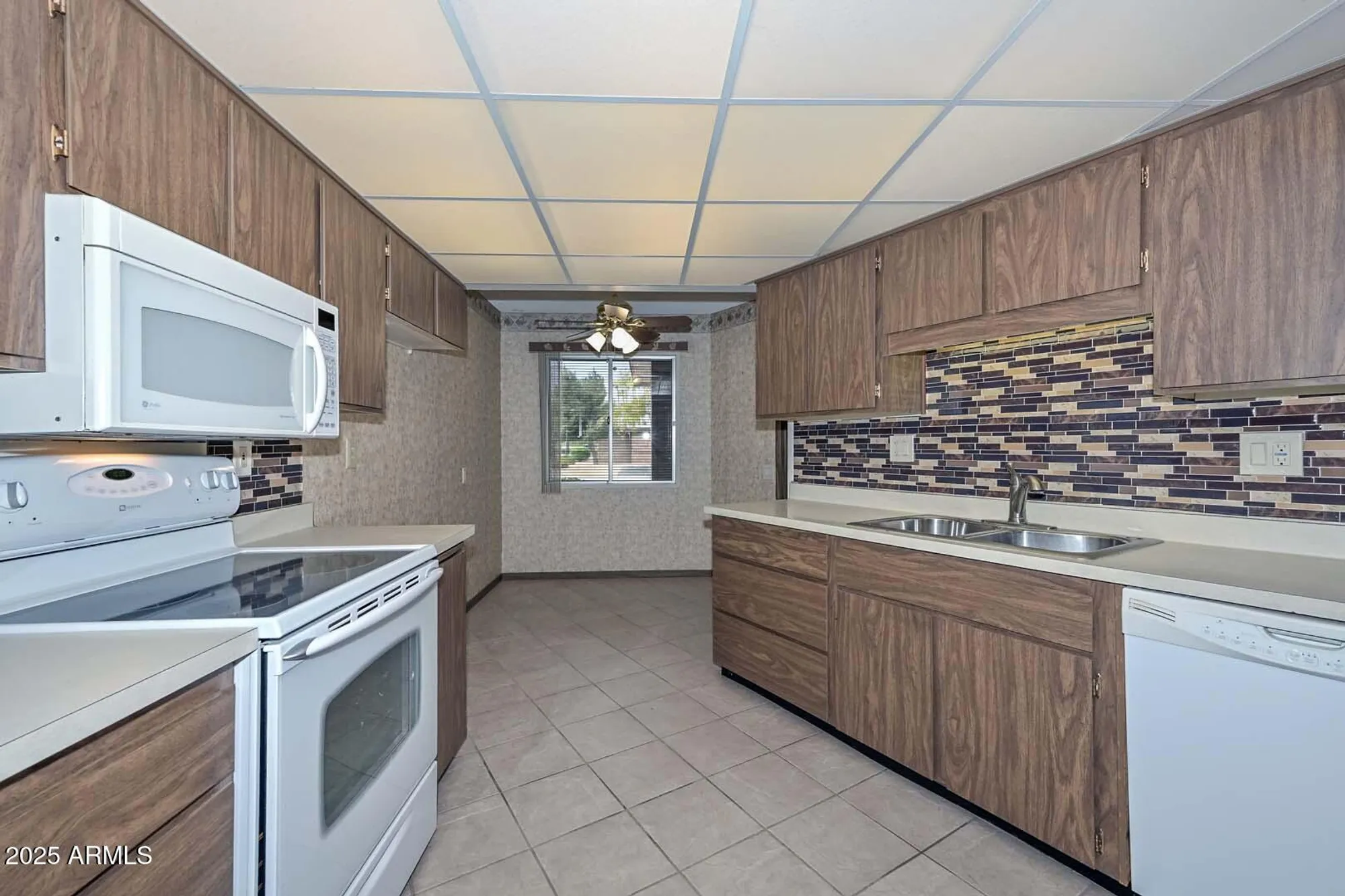 Property Slideshow image 7 of 46 | 10930 w topaz dr, Sun City, AZ, 85351