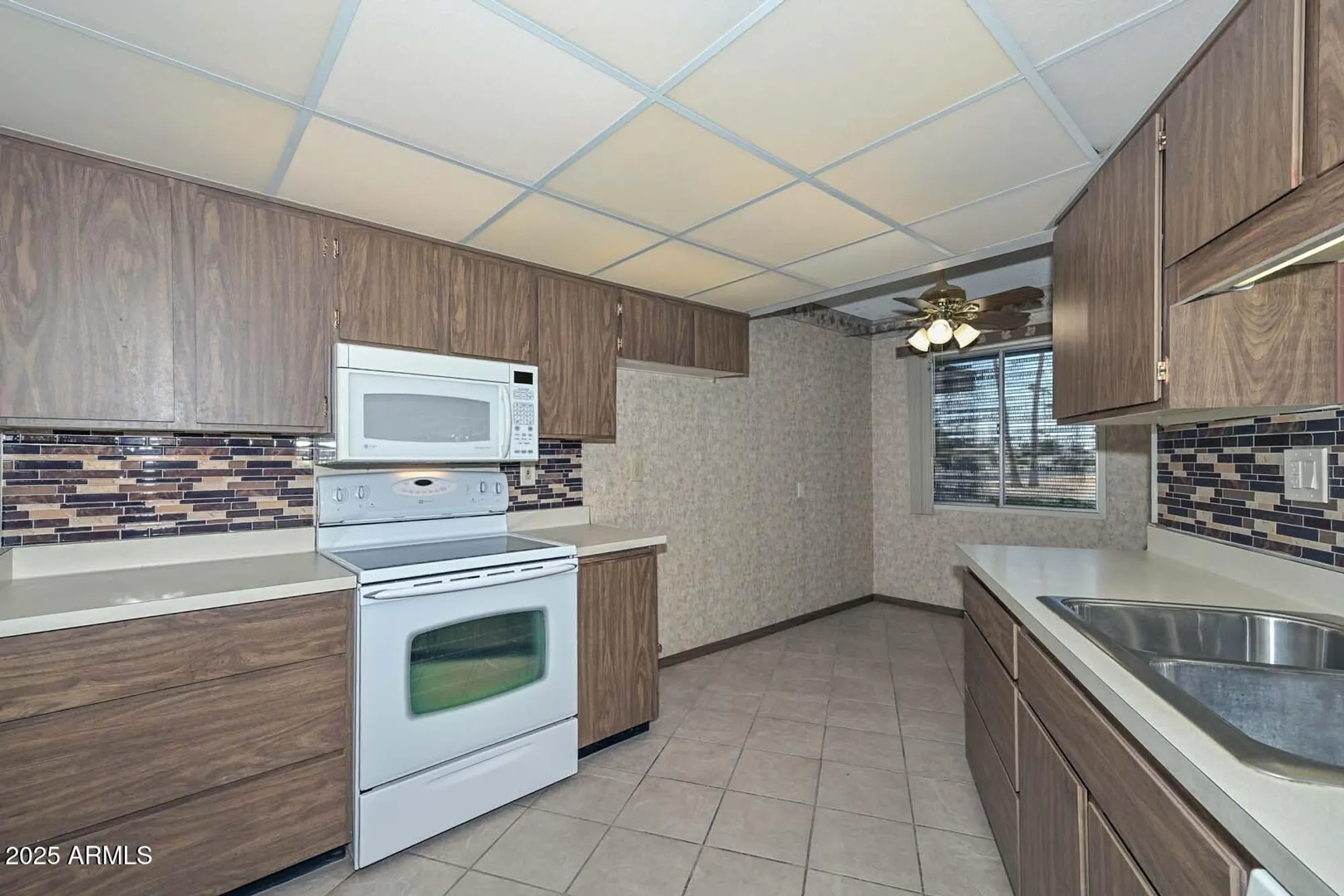 Property Slideshow image 6 of 46 | 10930 w topaz dr, Sun City, AZ, 85351