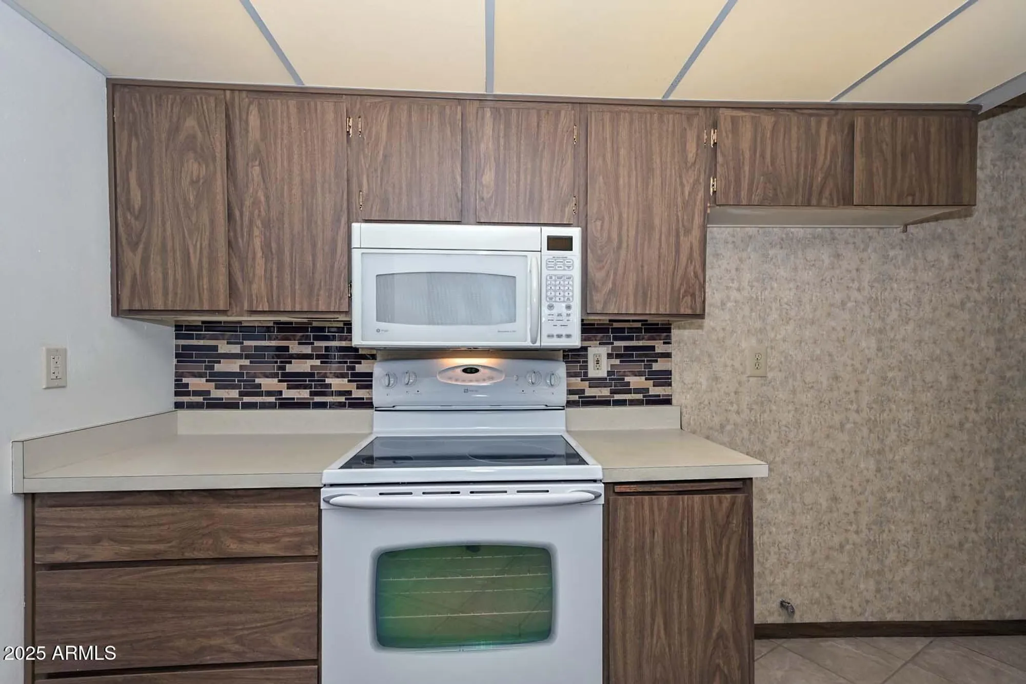 Property Slideshow image 10 of 46 | 10930 w topaz dr, Sun City, AZ, 85351