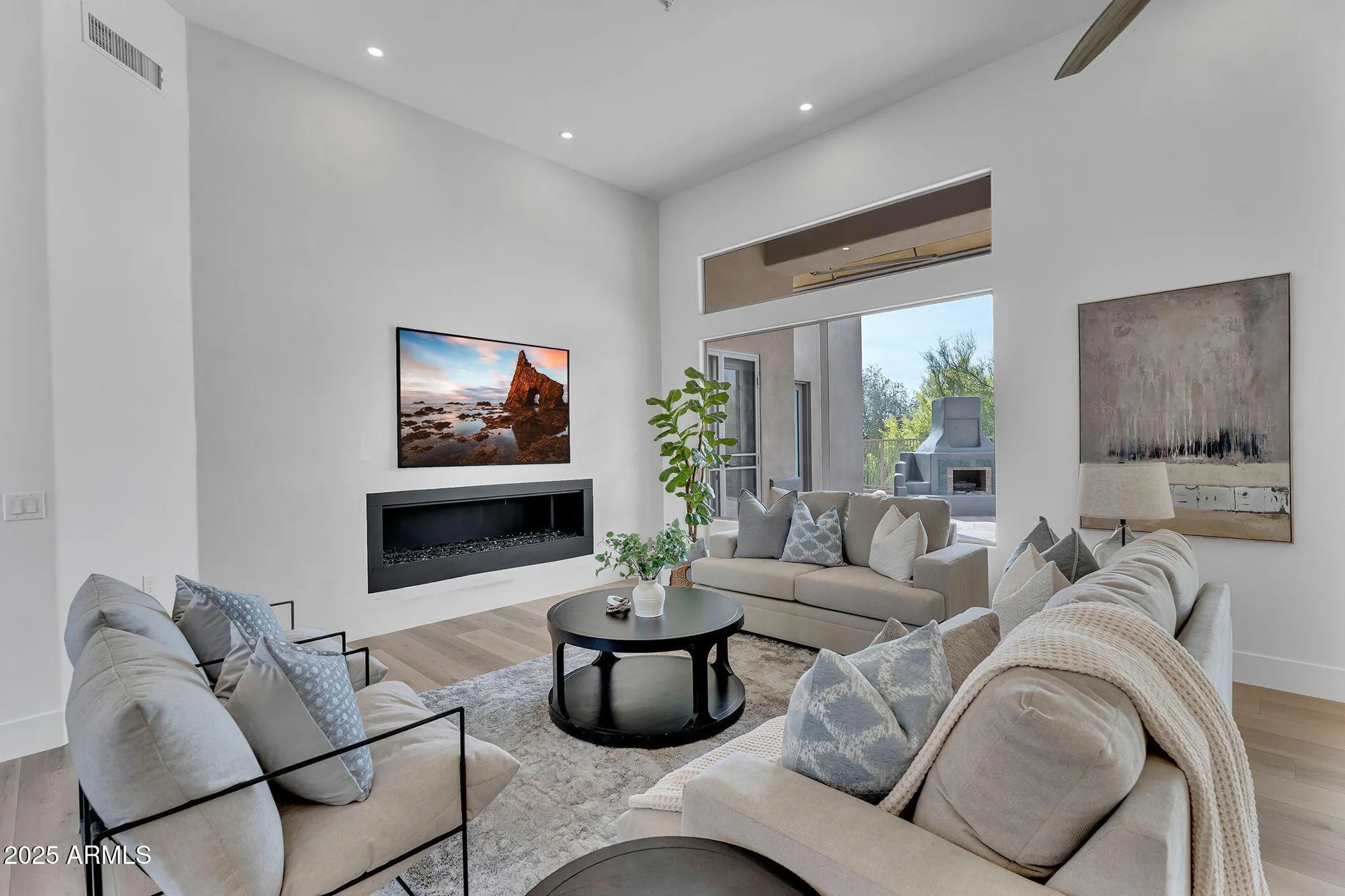 Property Slideshow image 6 of 53 | 6184 e dusty coyote cir, Scottsdale, AZ, 85266