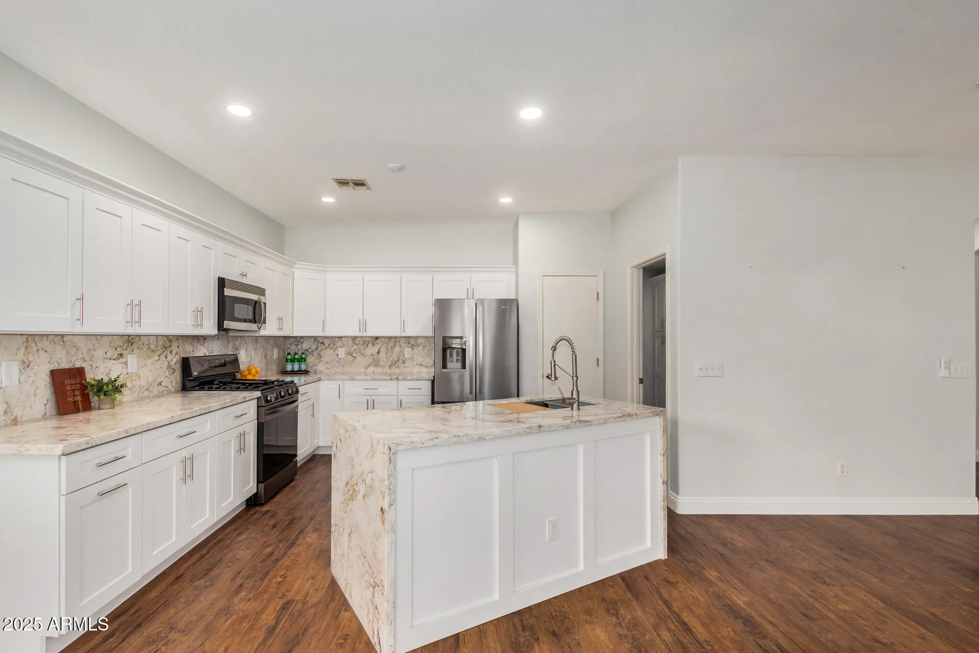 Property Slideshow image 7 of 31 | 1492 e westchester dr, Chandler, AZ, 85249