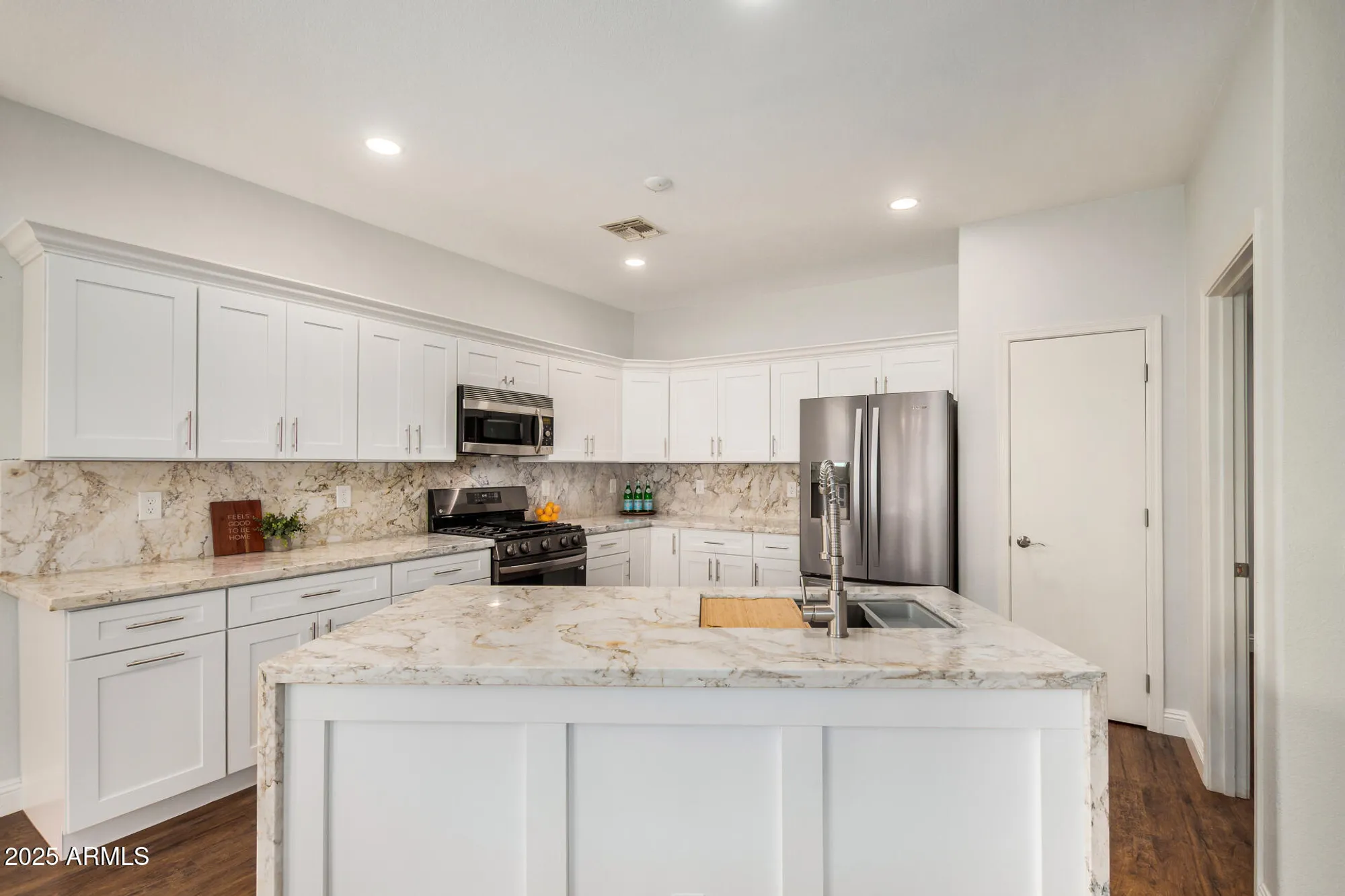 Property Slideshow image 8 of 31 | 1492 e westchester dr, Chandler, AZ, 85249