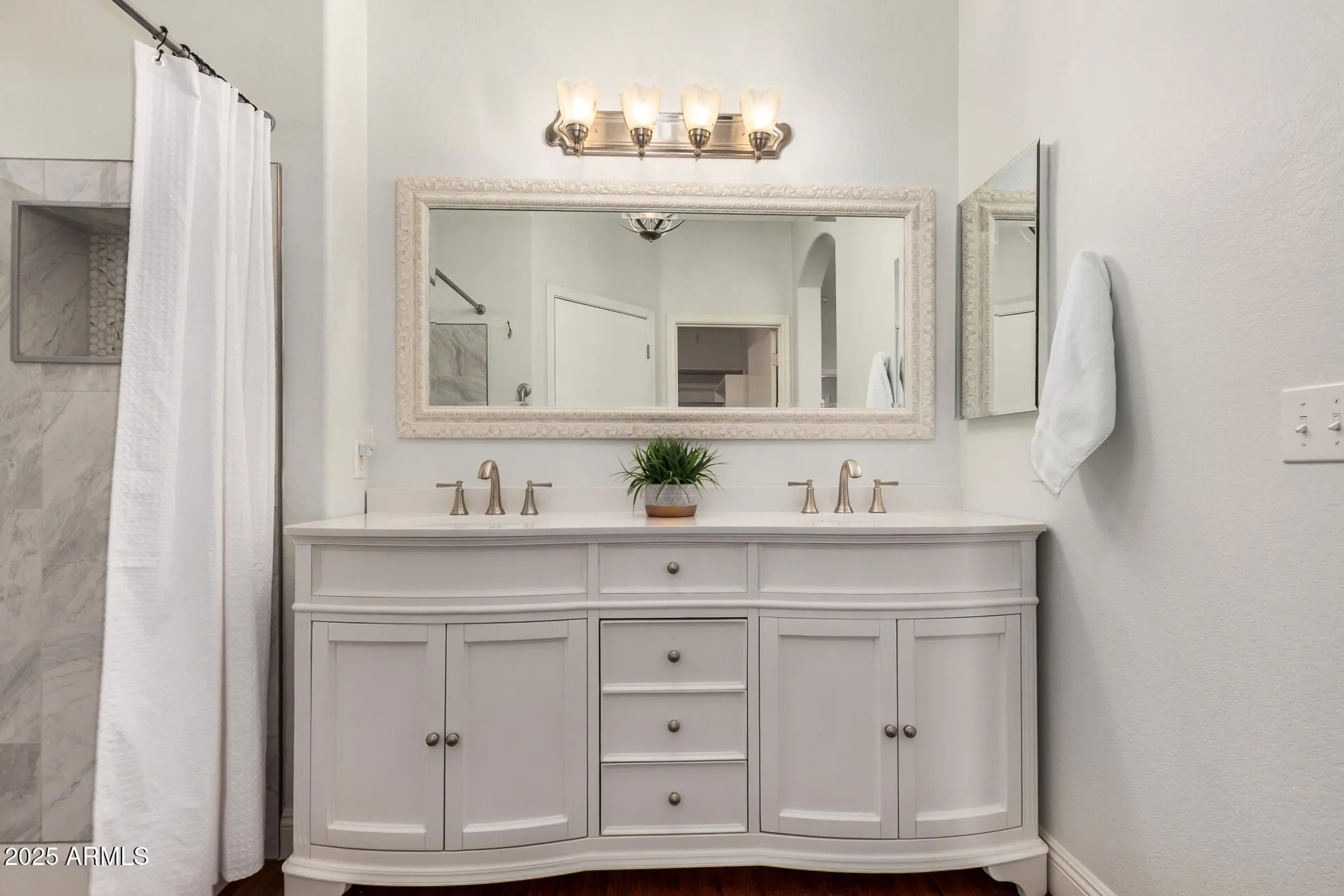 Property Slideshow image 16 of 31 | 1492 e westchester dr, Chandler, AZ, 85249