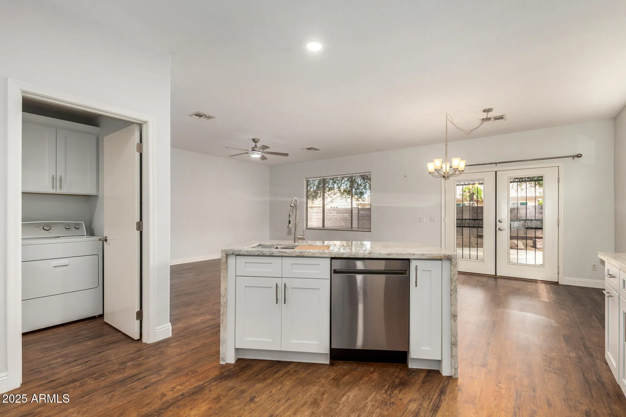 Property Slideshow image 10 of 31 | 1492 e westchester dr, Chandler, AZ, 85249