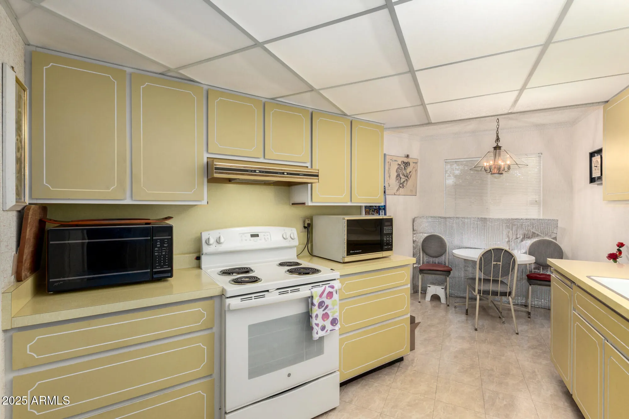 Property Slideshow image 11 of 19 | 10955 w coggins dr, Sun City, AZ, 85351