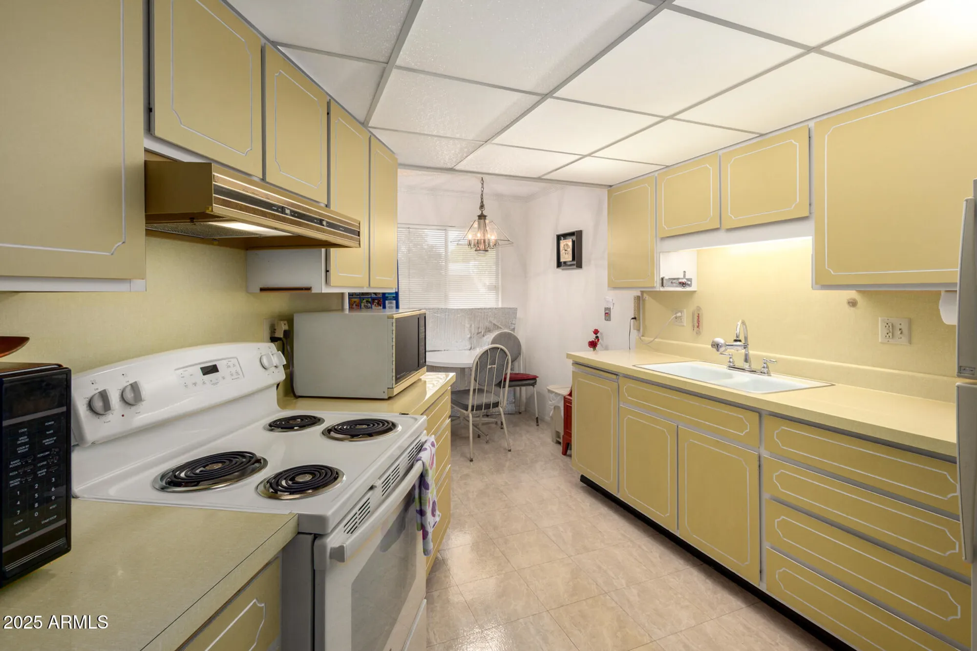 Property Slideshow image 12 of 19 | 10955 w coggins dr, Sun City, AZ, 85351