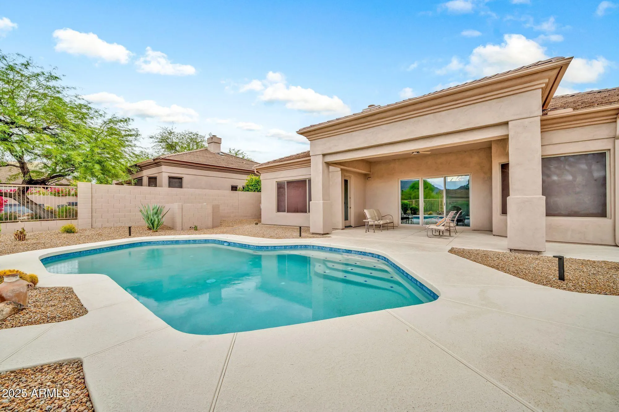 Property Slideshow image 12 of 17 | 7052 e eagle feather rd, Scottsdale, AZ, 85266