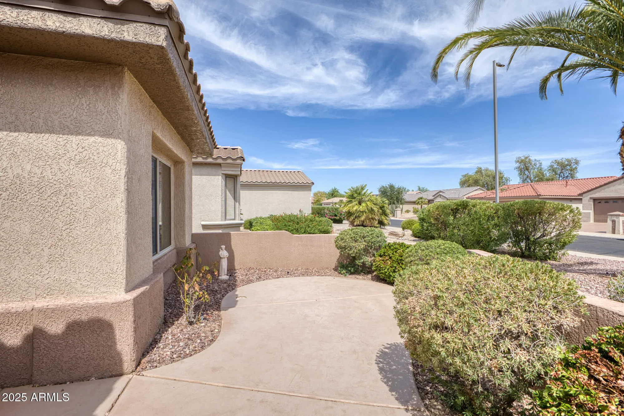 Property Slideshow image 4 of 32 | 15601 w vista grande ln, Surprise, AZ, 85374