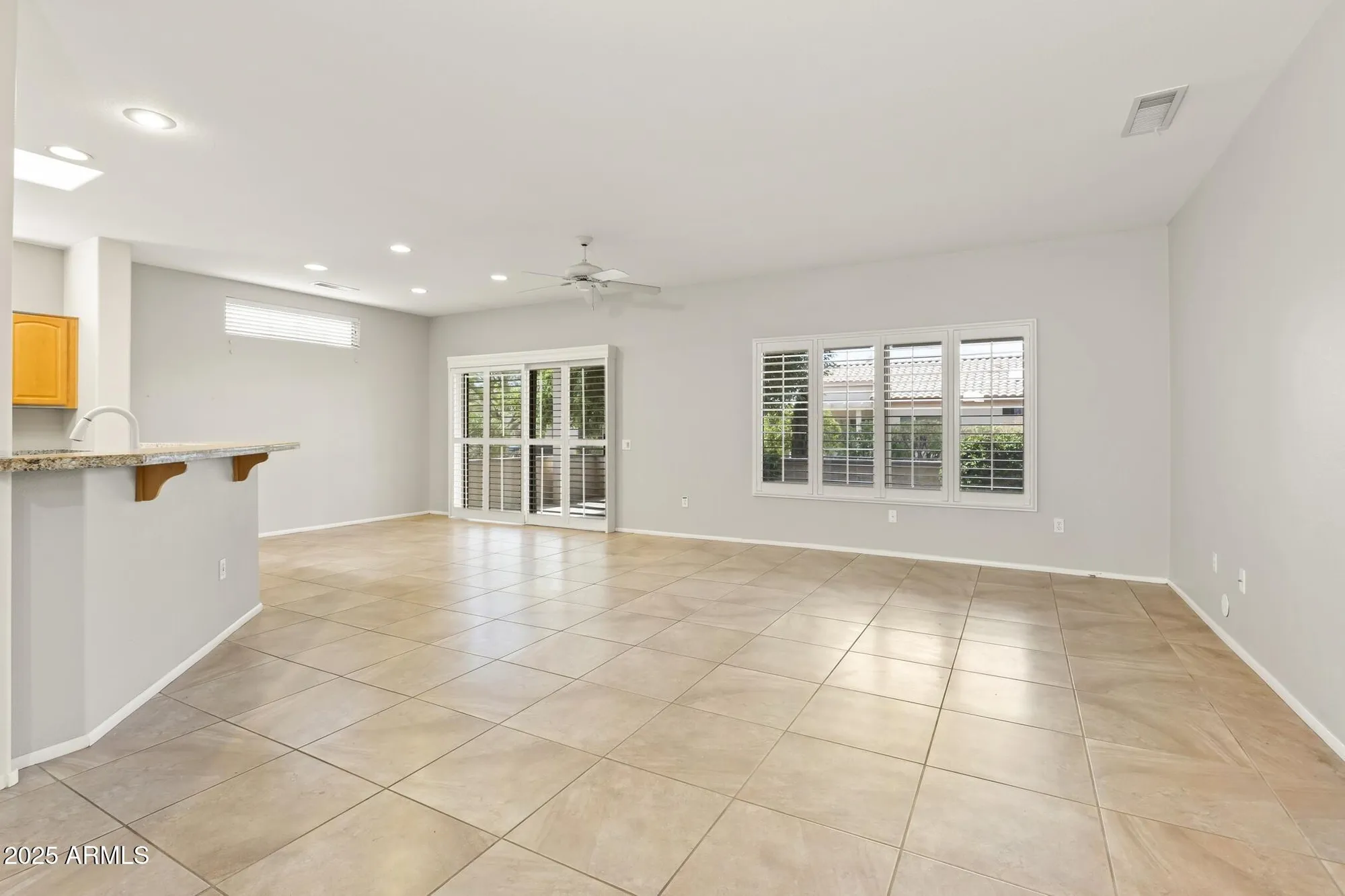 Property Slideshow image 6 of 32 | 15601 w vista grande ln, Surprise, AZ, 85374