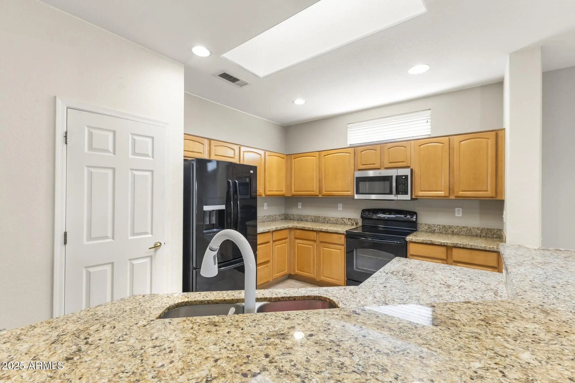 Property Slideshow image 10 of 32 | 15601 w vista grande ln, Surprise, AZ, 85374