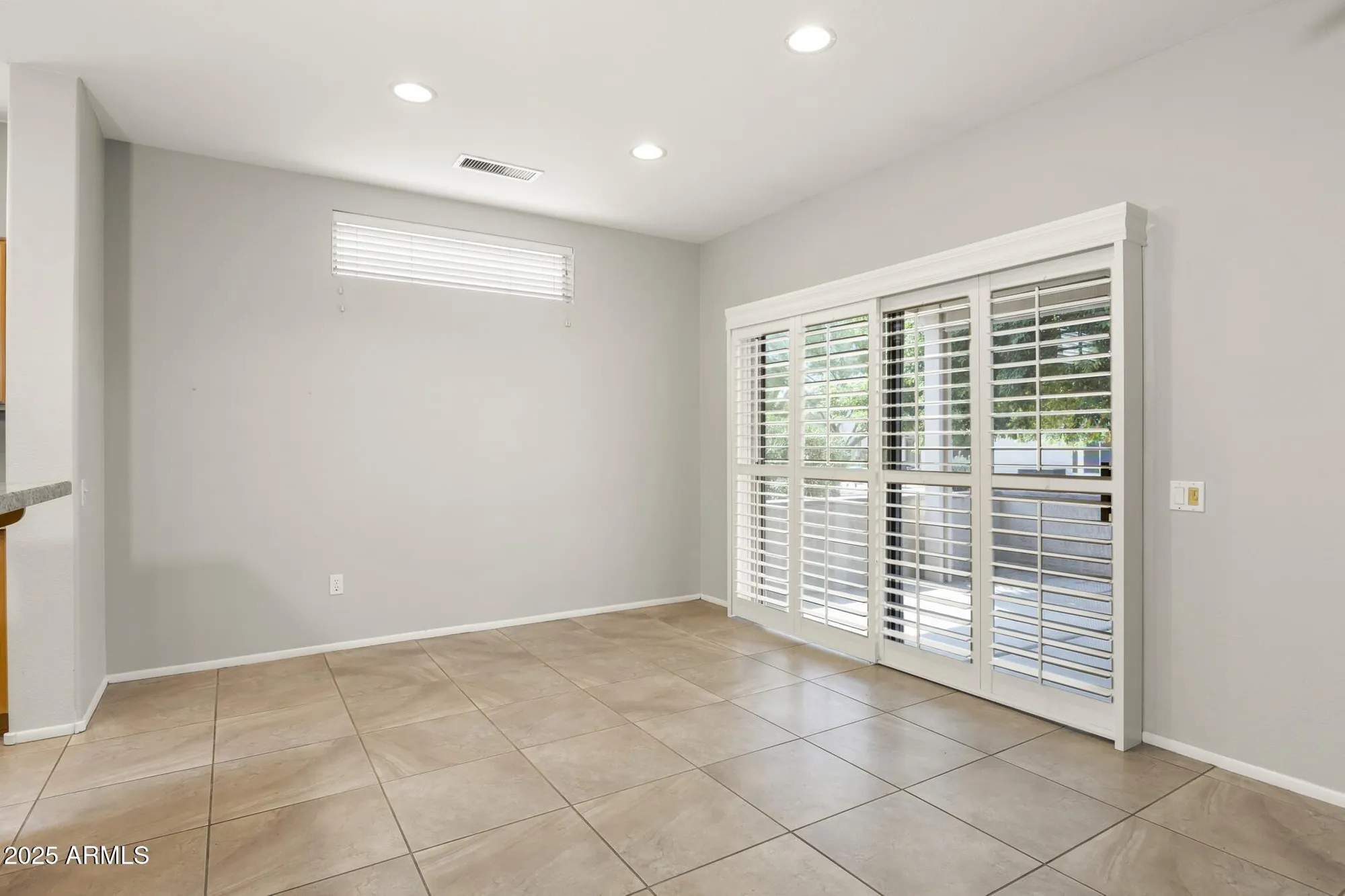 Property Slideshow image 8 of 32 | 15601 w vista grande ln, Surprise, AZ, 85374