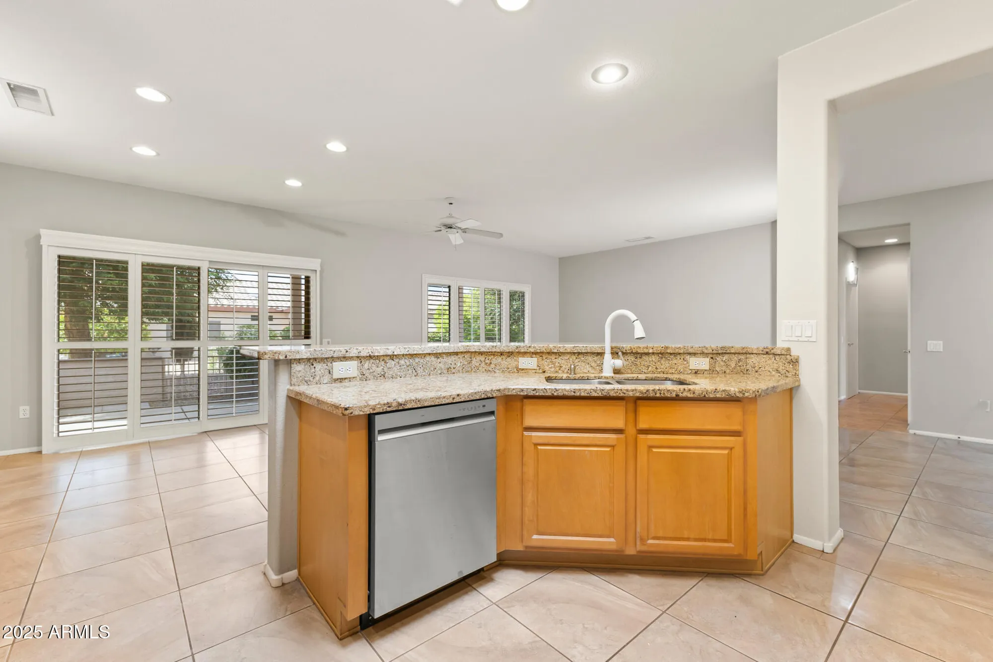 Property Slideshow image 12 of 32 | 15601 w vista grande ln, Surprise, AZ, 85374