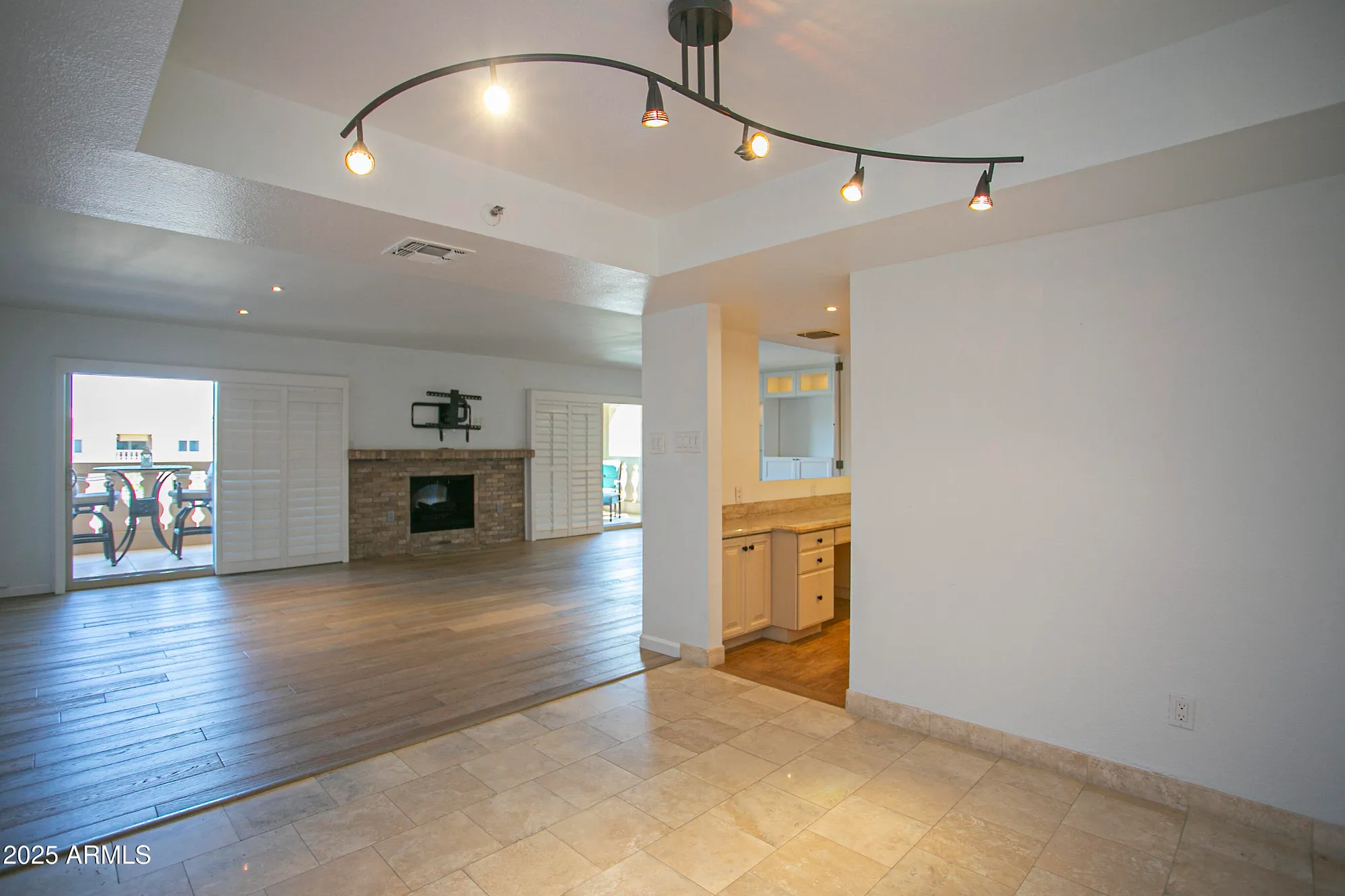 Property Slideshow image 5 of 48 | 7850 e camelback rd unit 406, Scottsdale, AZ, 85251