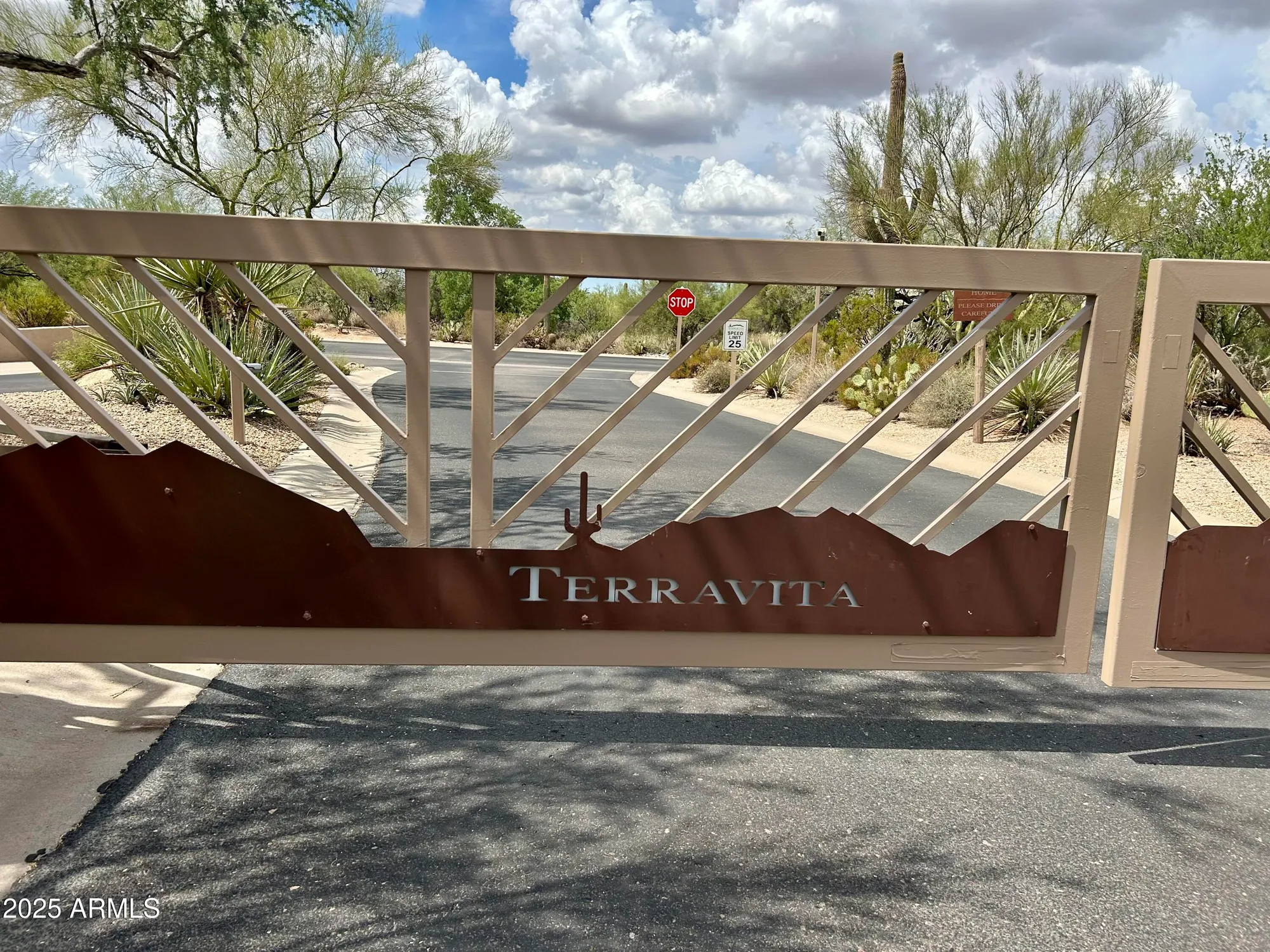 Property Slideshow image 28 of 37 | 34476 n 68th way, Scottsdale, AZ, 85266