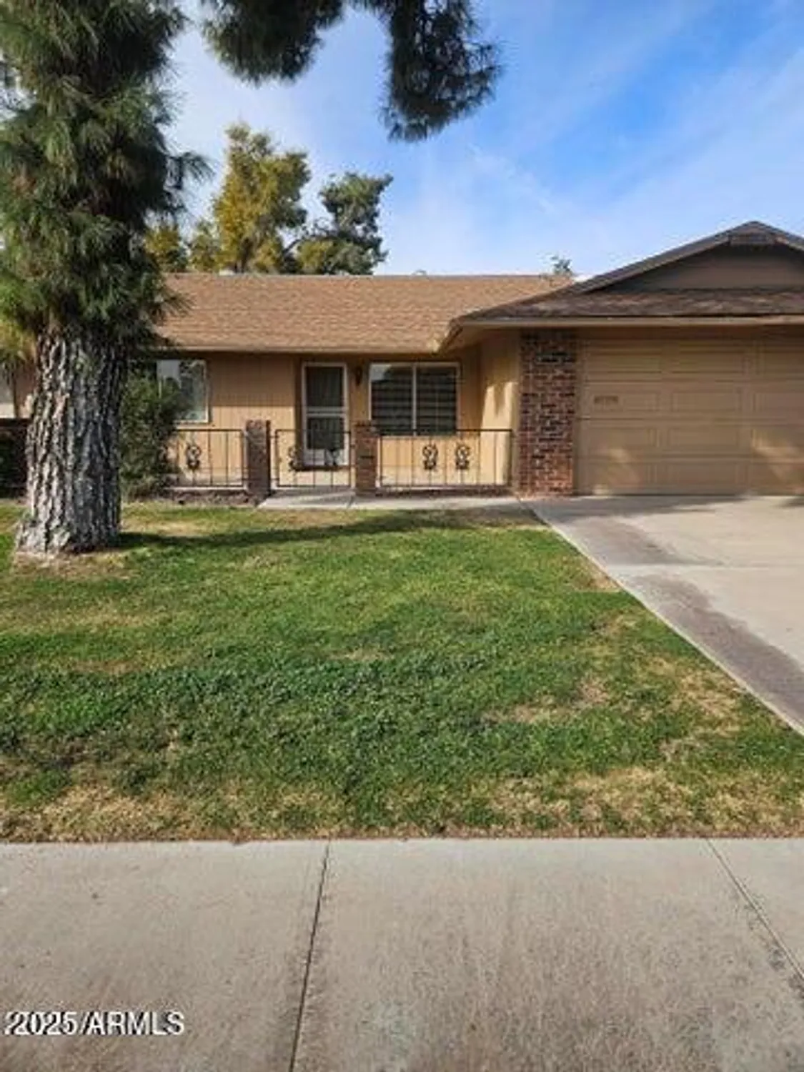 Property Slideshow image 3 of 65 | 15462 n lakeforest dr, Sun City, AZ, 85351