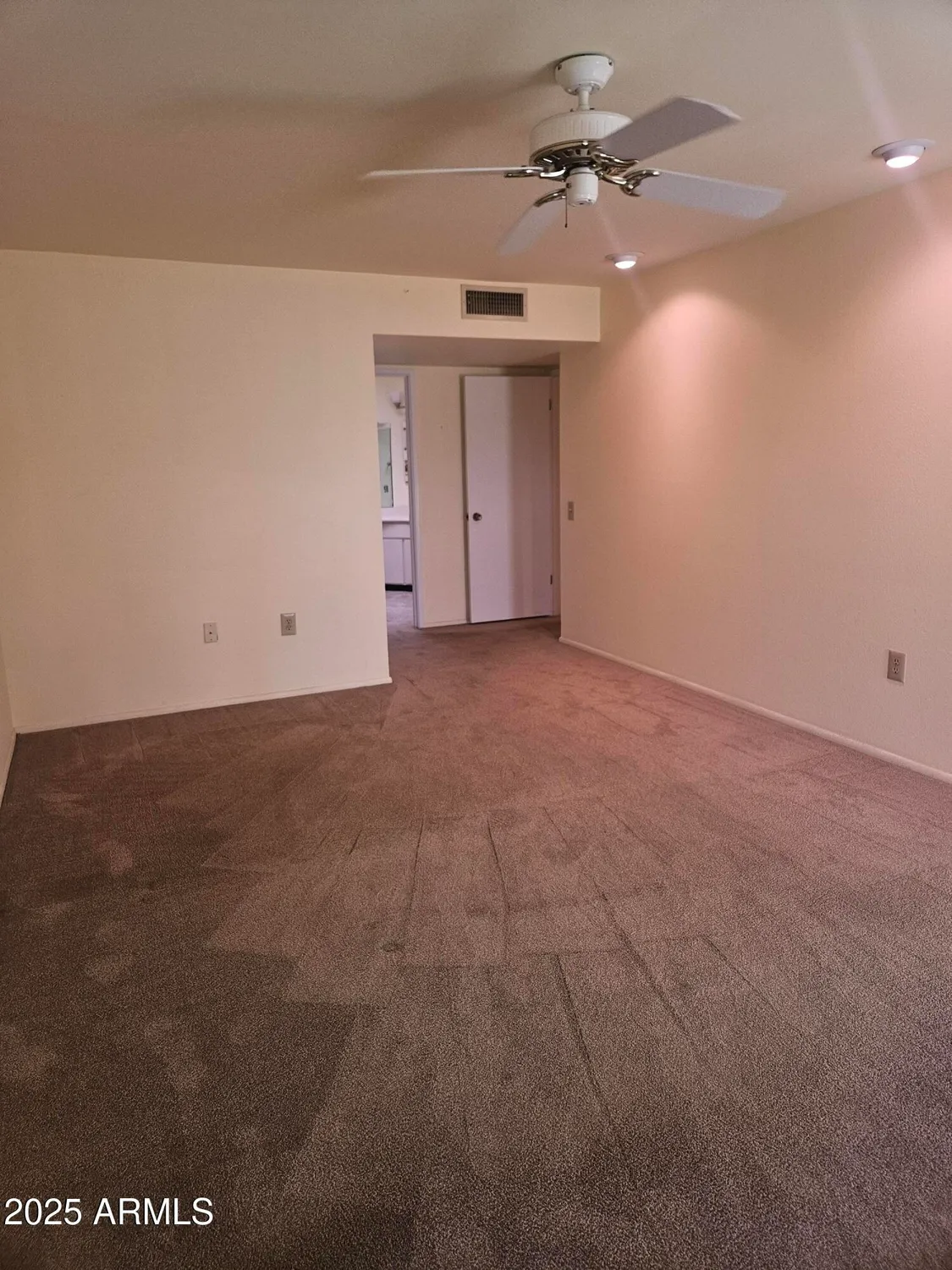 Property Slideshow image 36 of 65 | 15462 n lakeforest dr, Sun City, AZ, 85351