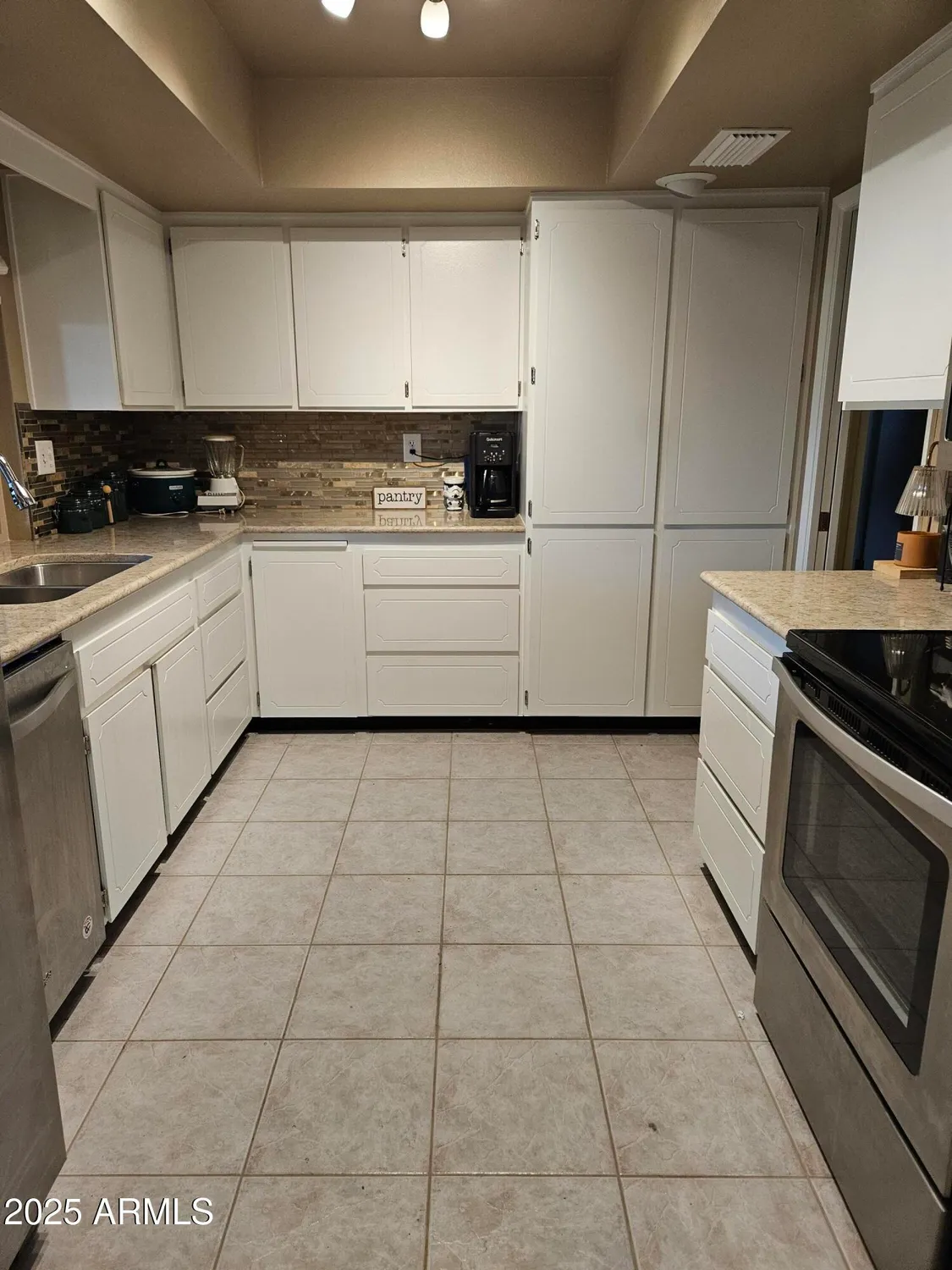 Property Slideshow image 21 of 65 | 15462 n lakeforest dr, Sun City, AZ, 85351