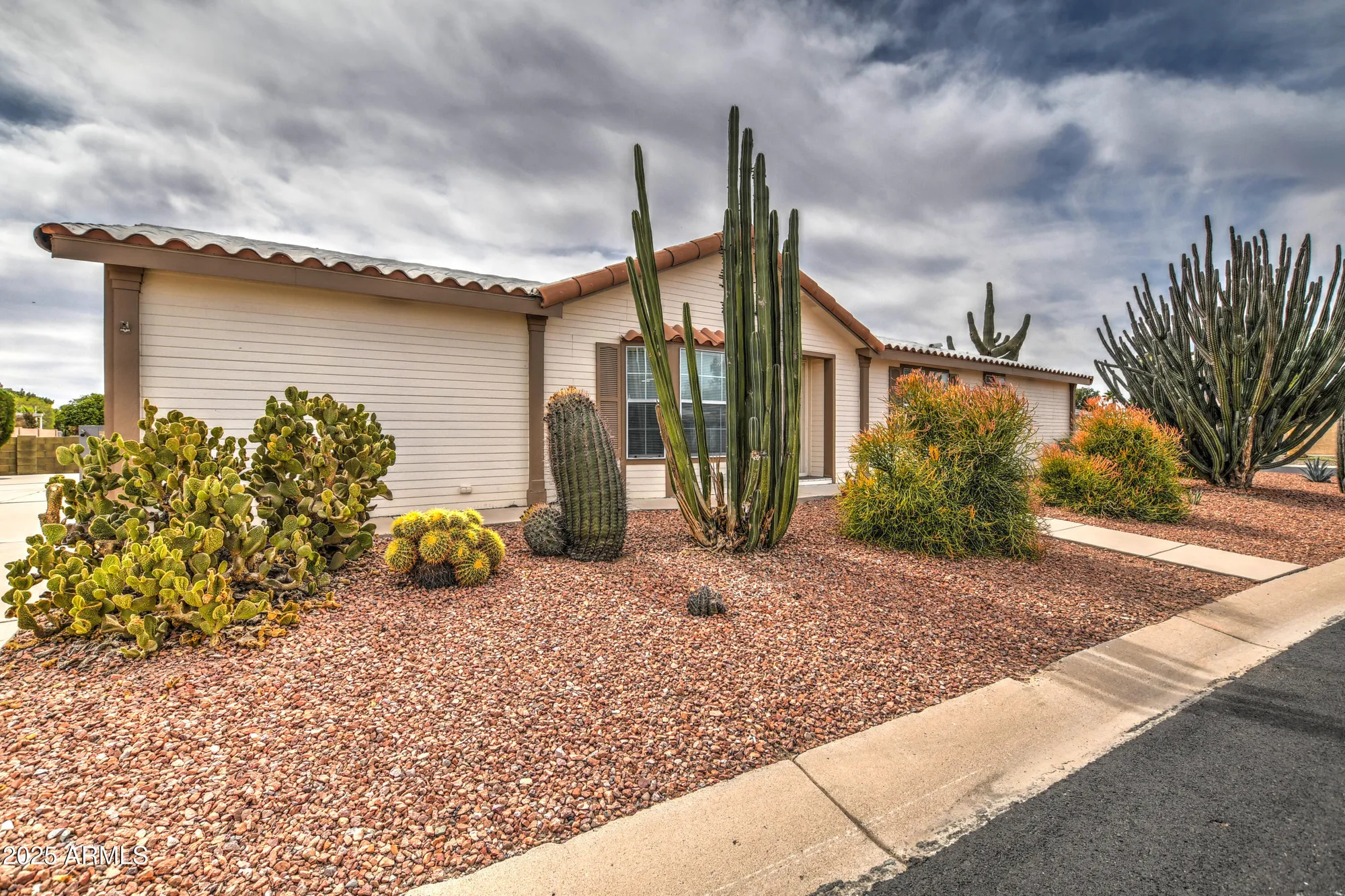 Property Slideshow image 2 of 34 | 9005 e cactus ln, Sun Lakes, AZ, 85248