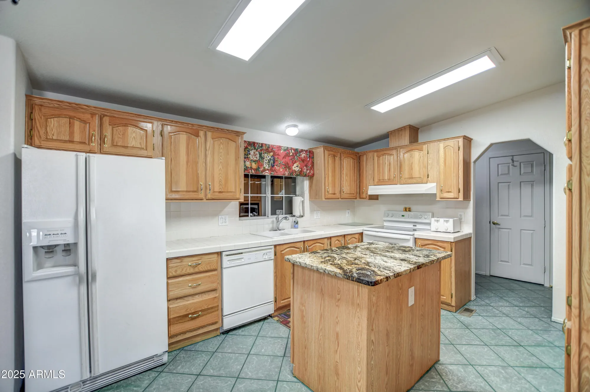 Property Slideshow image 8 of 34 | 9005 e cactus ln, Sun Lakes, AZ, 85248