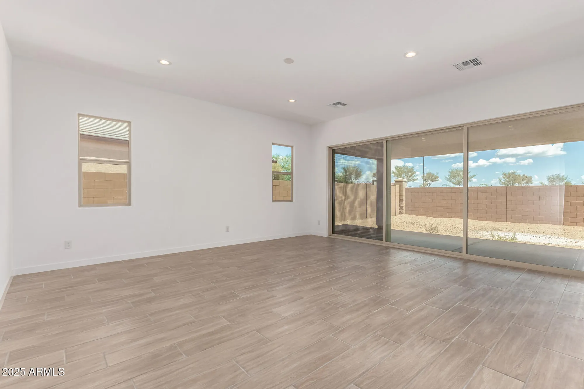 Property Slideshow image 10 of 44 | 24099 n 171st dr, Surprise, AZ, 85387