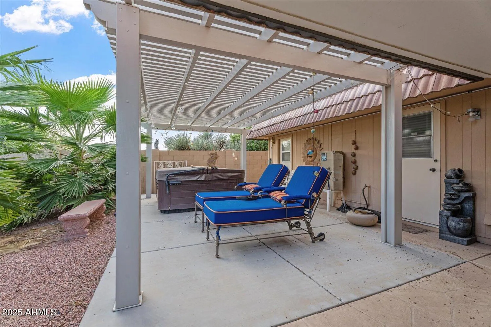 Property Slideshow image 9 of 26 | 9429 w rolling hills dr, Sun City, AZ, 85351