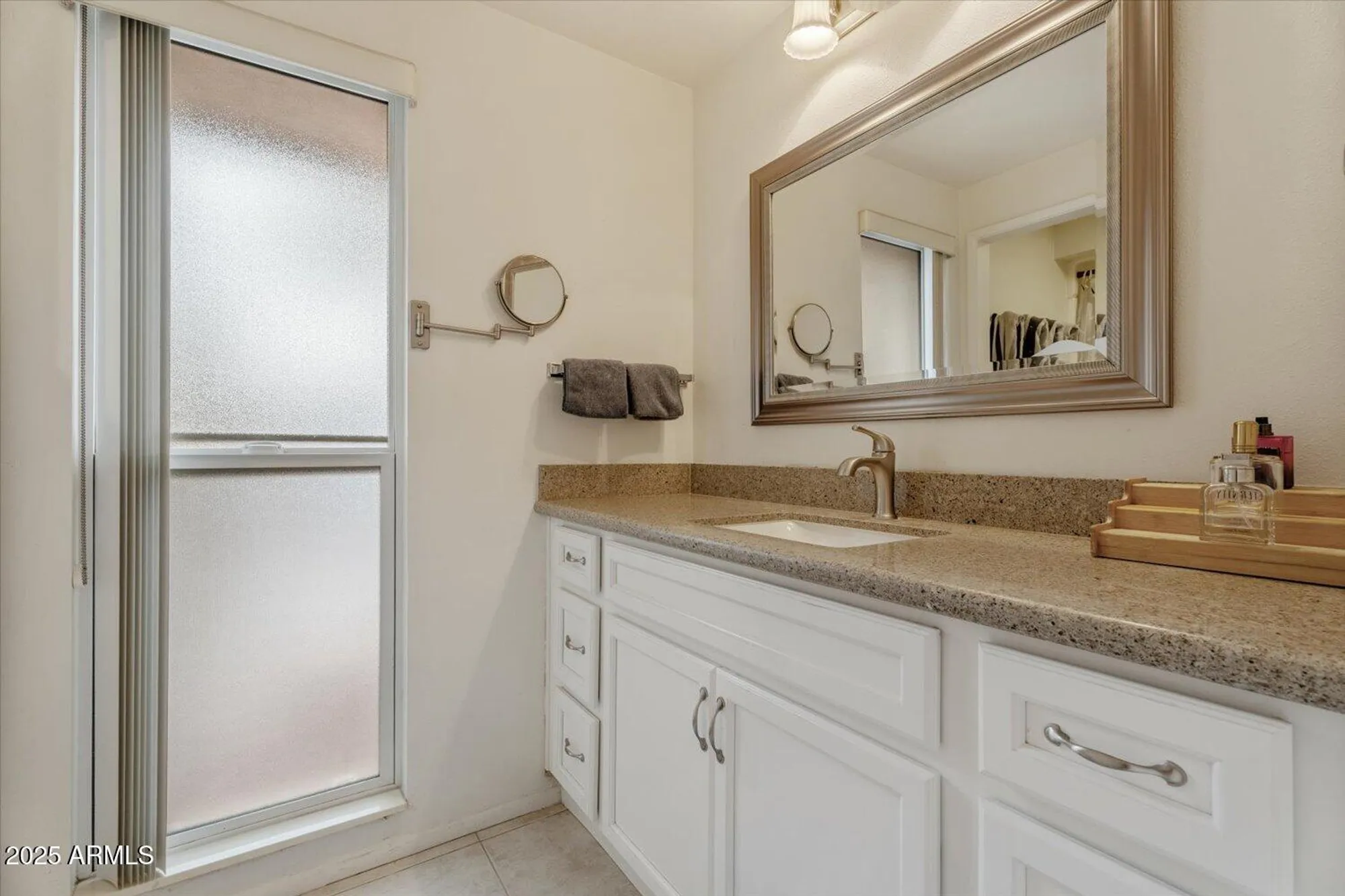 Property Slideshow image 19 of 26 | 9429 w rolling hills dr, Sun City, AZ, 85351