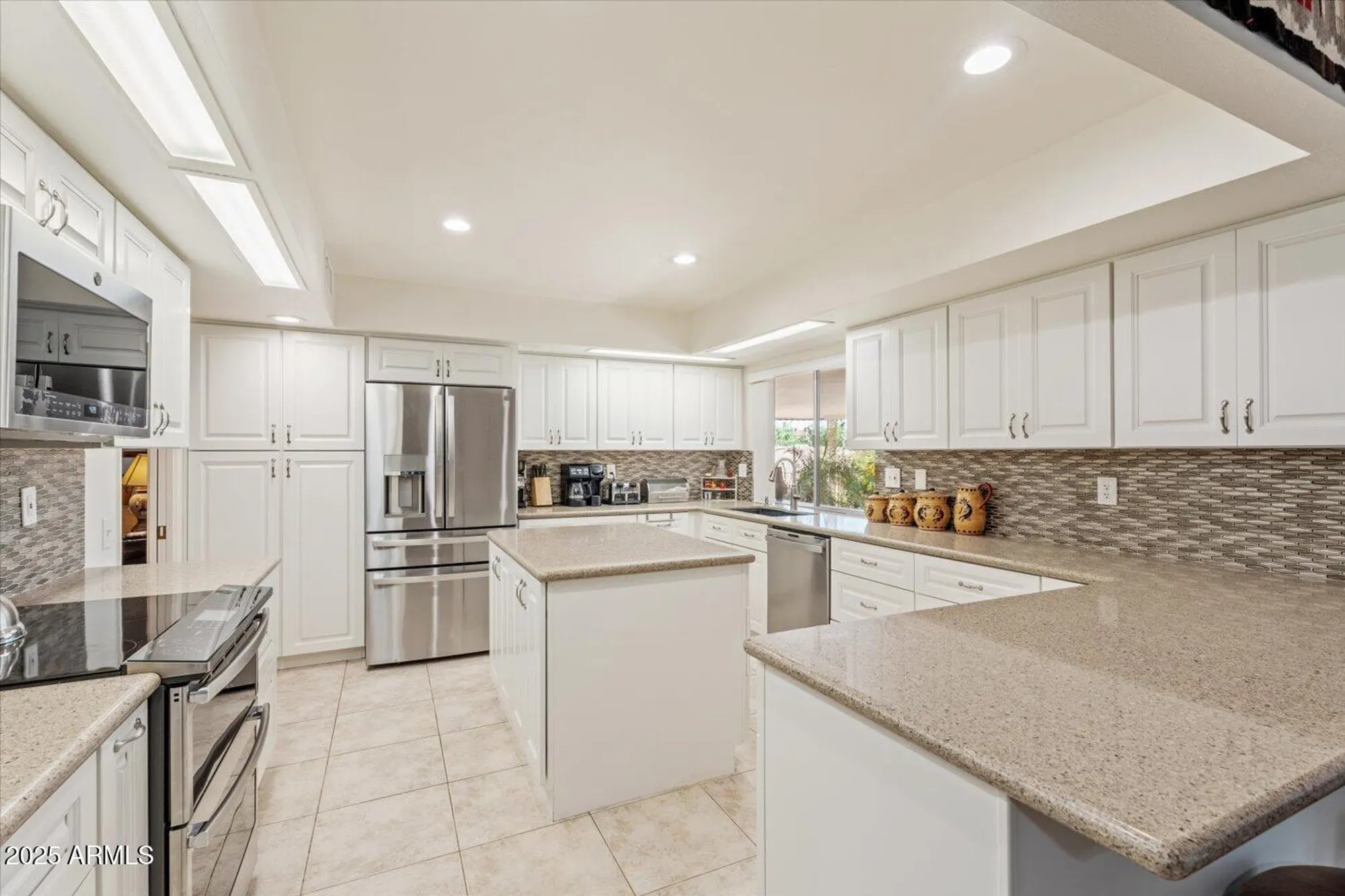 Property Slideshow image 4 of 26 | 9429 w rolling hills dr, Sun City, AZ, 85351