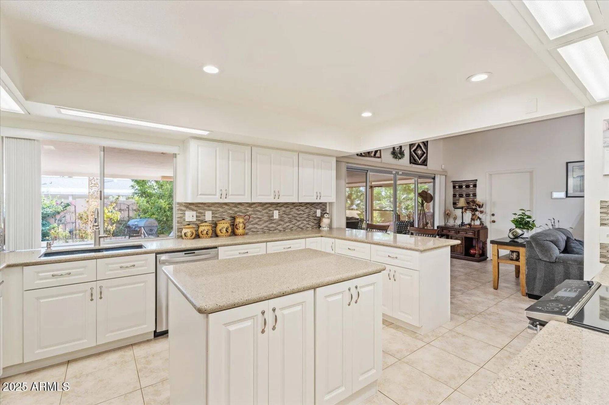 Property Slideshow image 6 of 26 | 9429 w rolling hills dr, Sun City, AZ, 85351
