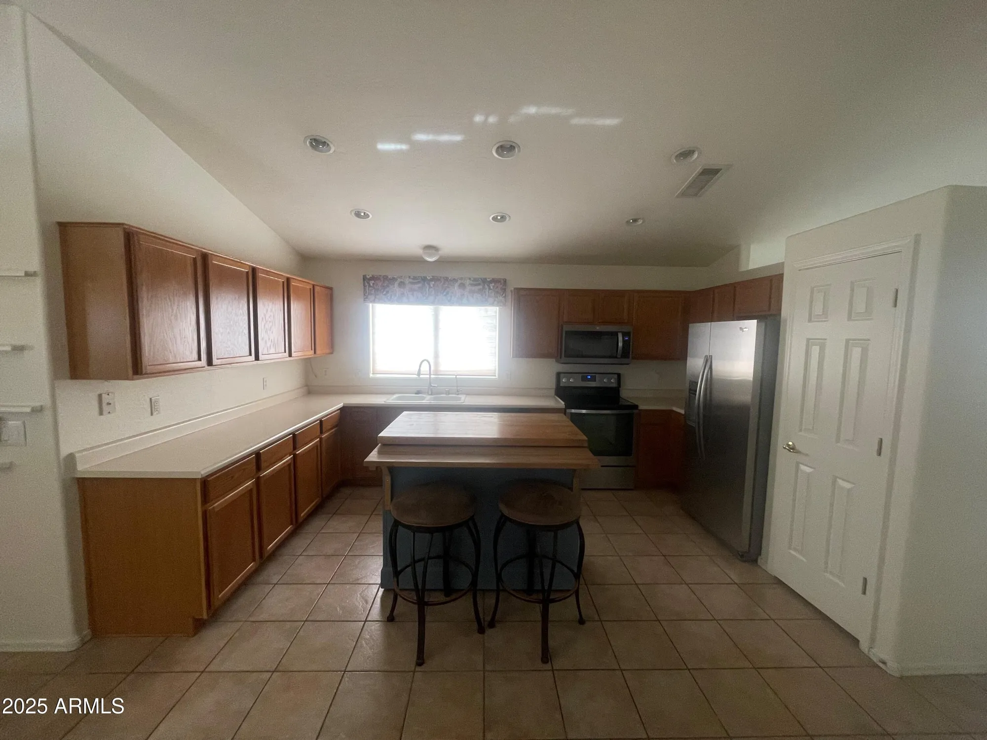 Property Slideshow image 14 of 59 | 10379 w tonopah dr, Peoria, AZ, 85382