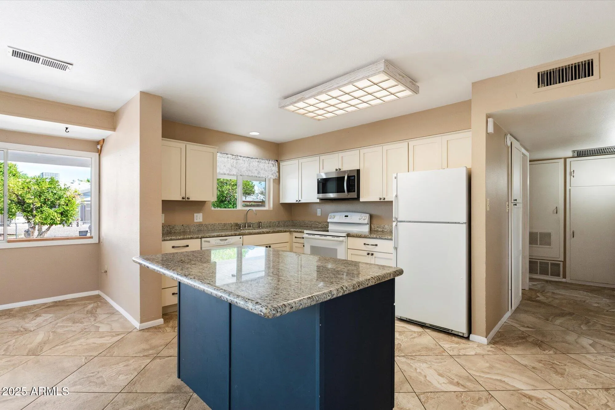 Property Slideshow image 5 of 15 | 10638 w alabama ave, Sun City, AZ, 85351