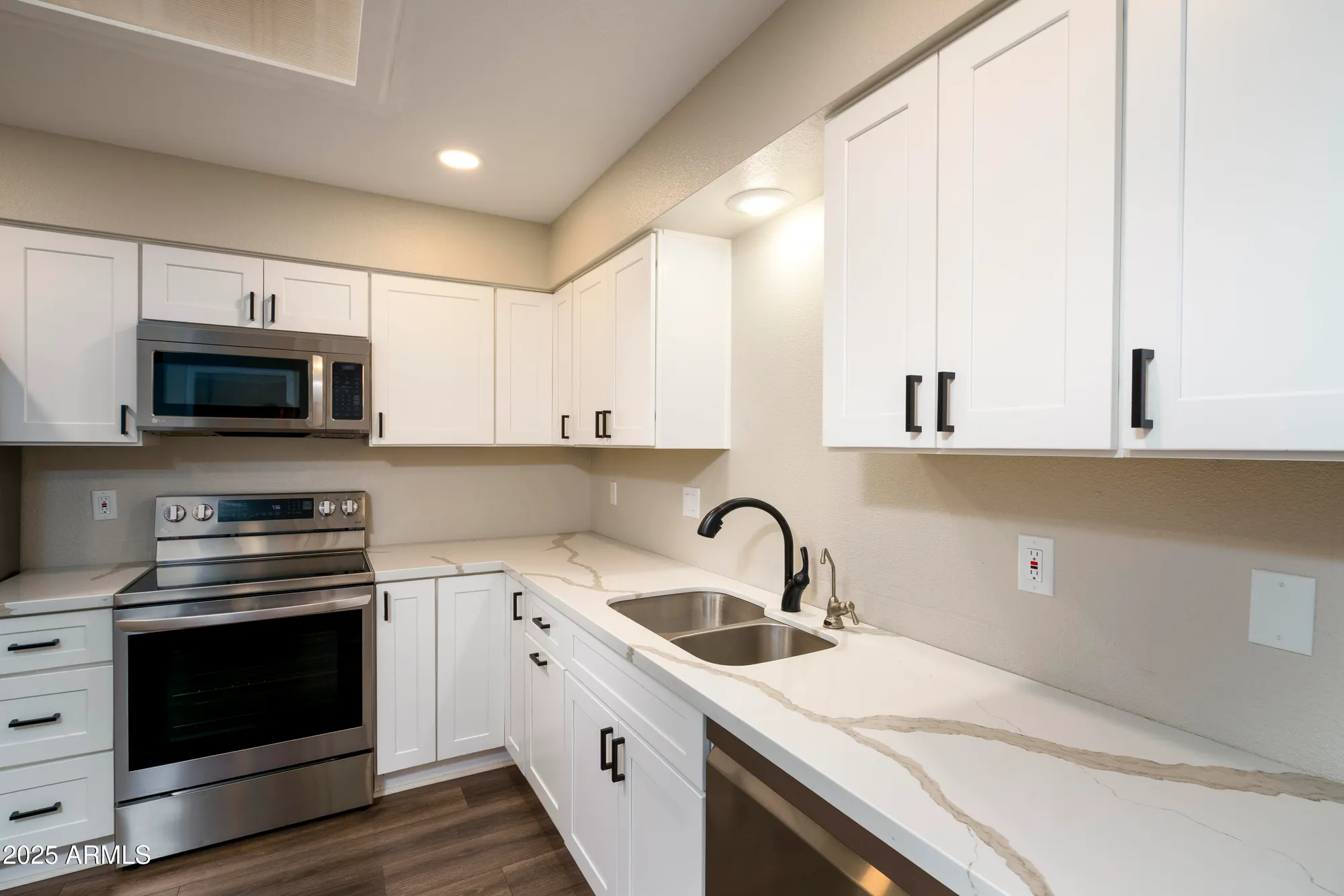 Property Slideshow image 6 of 19 | 2064 s farnsworth dr unit 109, Mesa, AZ, 85209