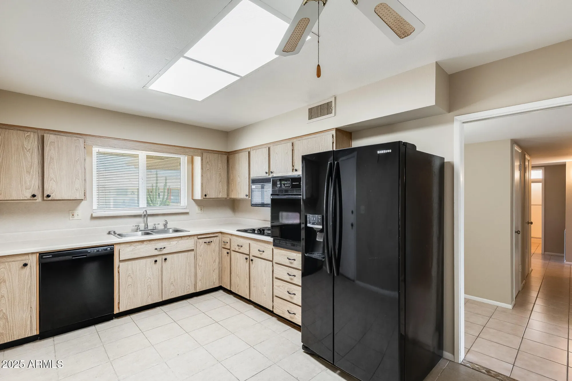 Property Slideshow image 3 of 38 | 14409 n mcphee dr, Sun City, AZ, 85351