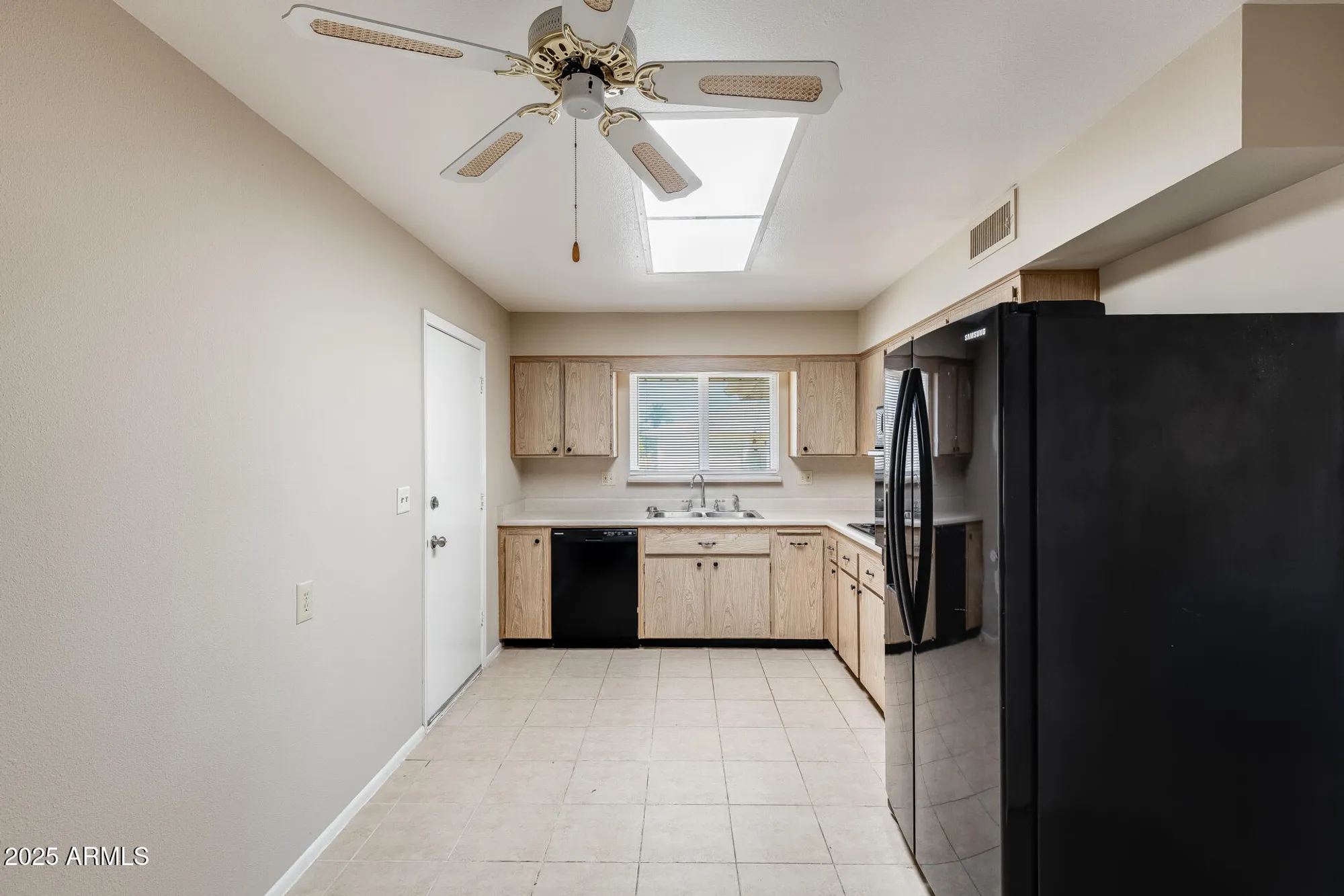 Property Slideshow image 10 of 38 | 14409 n mcphee dr, Sun City, AZ, 85351