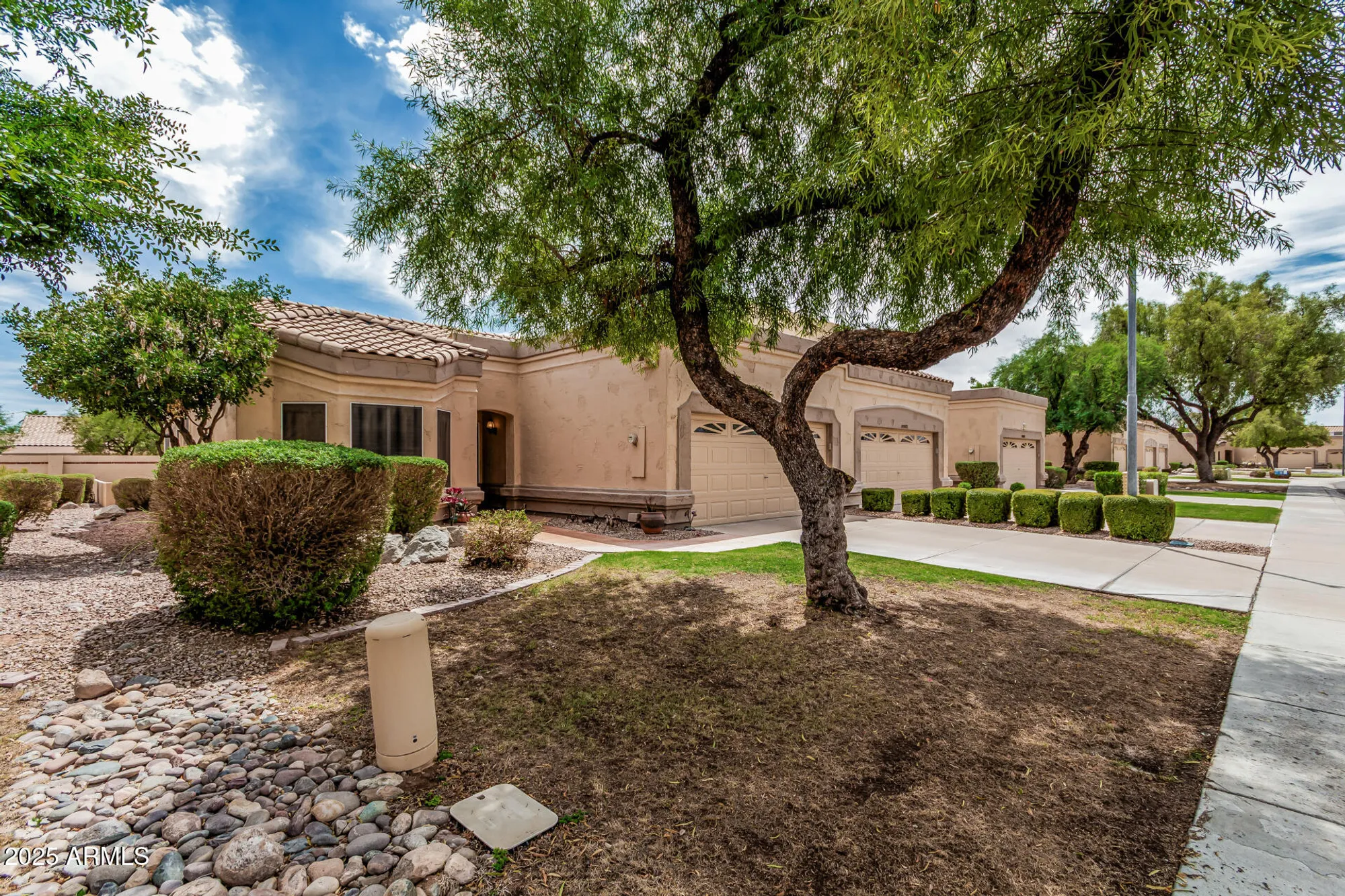 Property Slideshow image 2 of 27 | 8823 w rimrock dr, Peoria, AZ, 85382