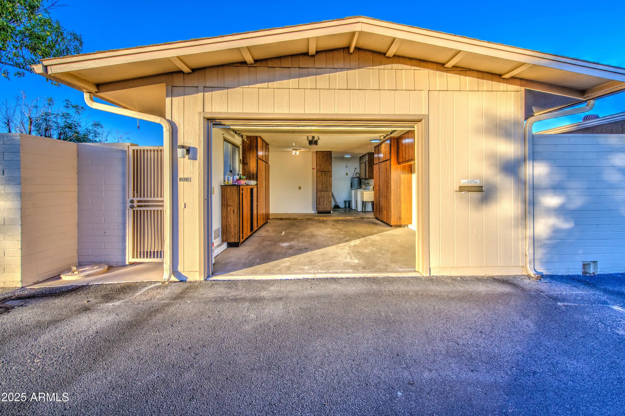 Property Slideshow image 24 of 31 | 10523 w highwood ln, Sun City, AZ, 85373