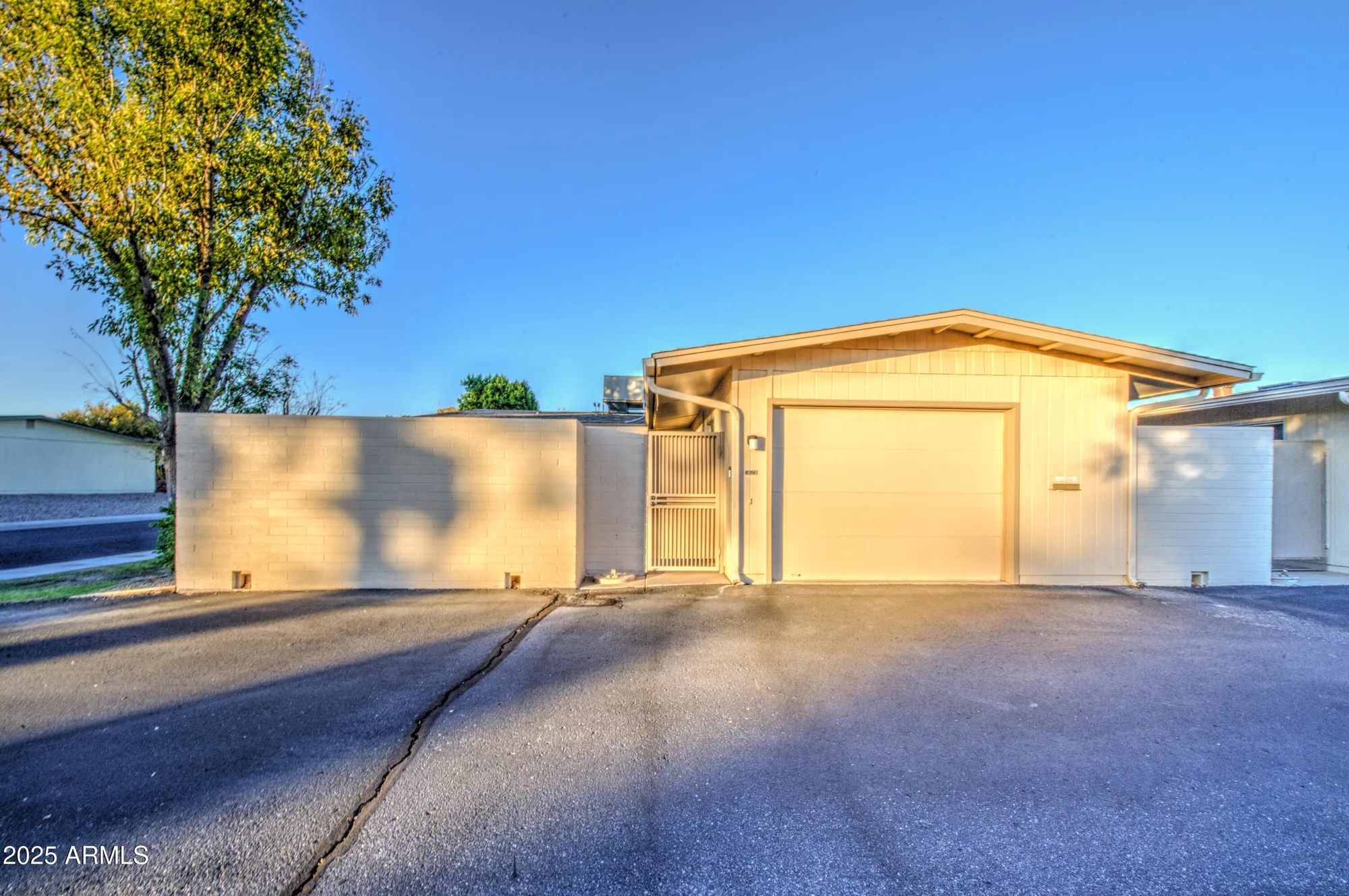 Property Slideshow image 28 of 31 | 10523 w highwood ln, Sun City, AZ, 85373