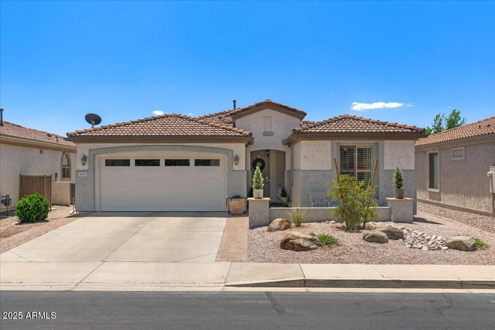 Property Slideshow image 1 of 40 | 4649 e sourwood dr, Gilbert, AZ, 85298
