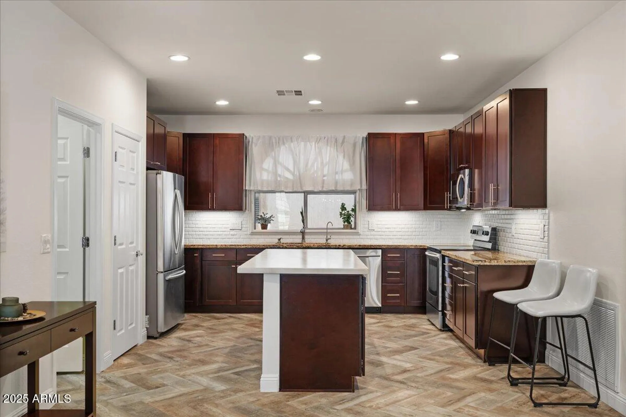Property Slideshow image 4 of 40 | 4649 e sourwood dr, Gilbert, AZ, 85298