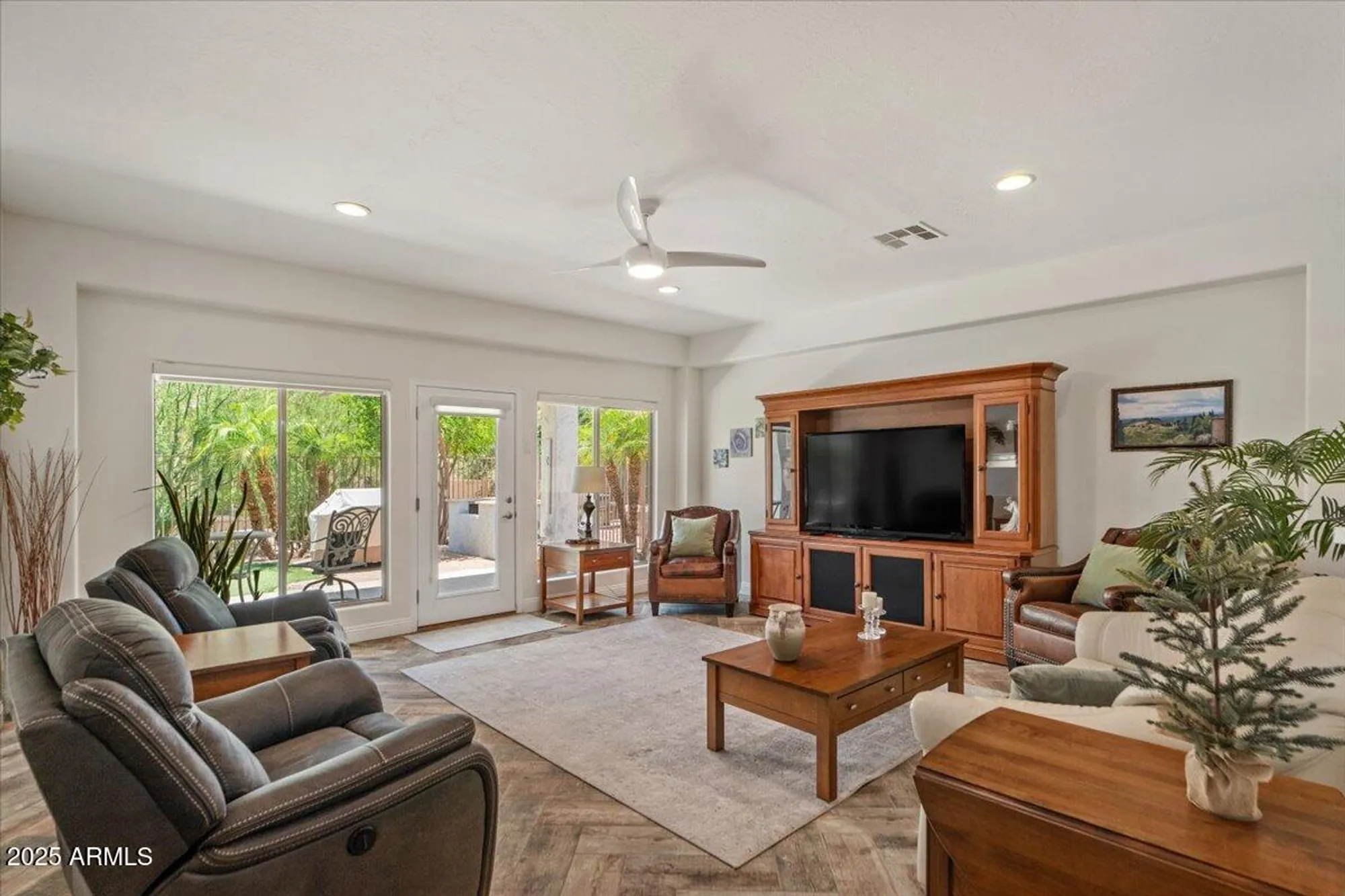 Property Slideshow image 10 of 40 | 4649 e sourwood dr, Gilbert, AZ, 85298