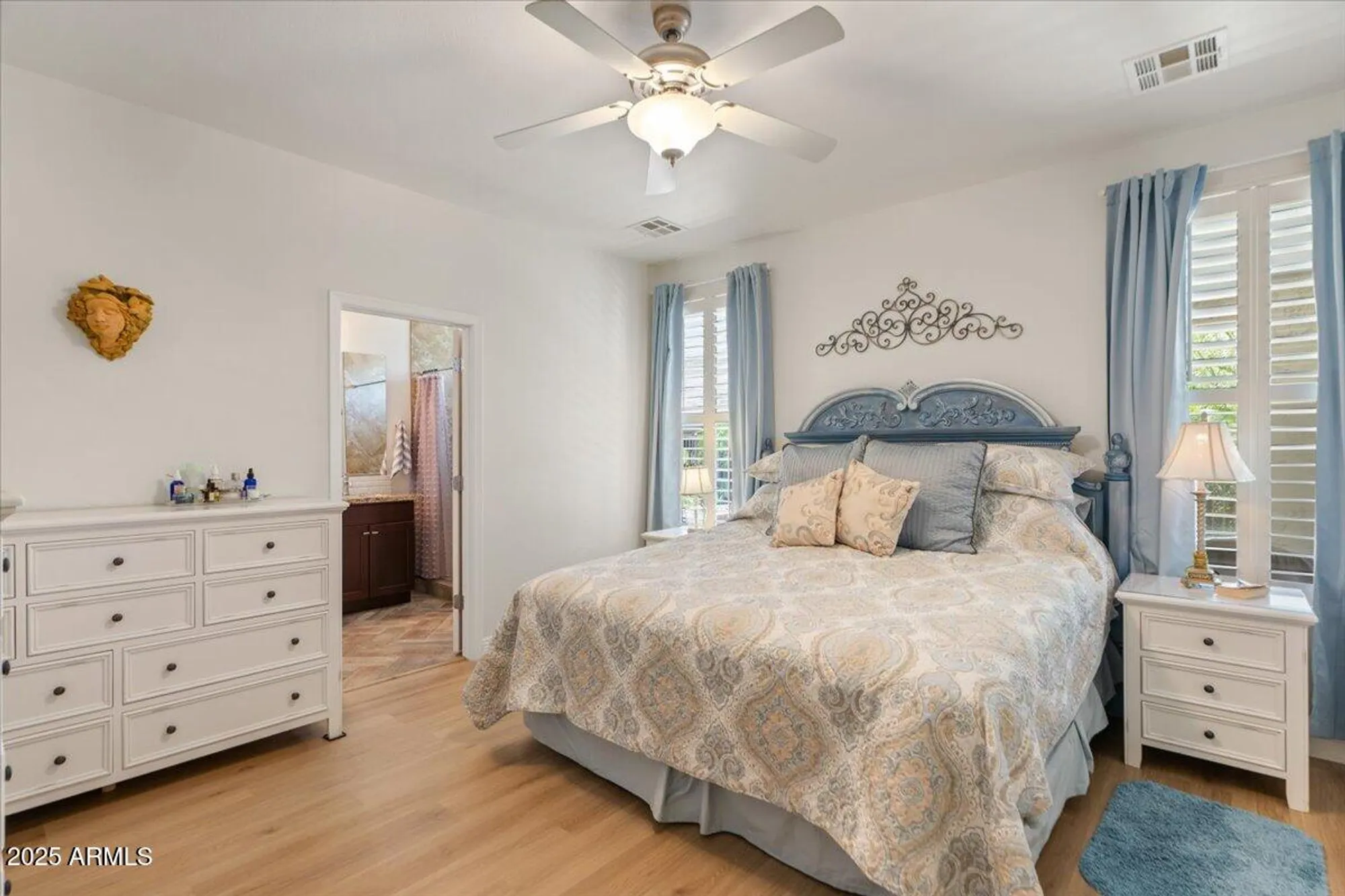 Property Slideshow image 14 of 40 | 4649 e sourwood dr, Gilbert, AZ, 85298