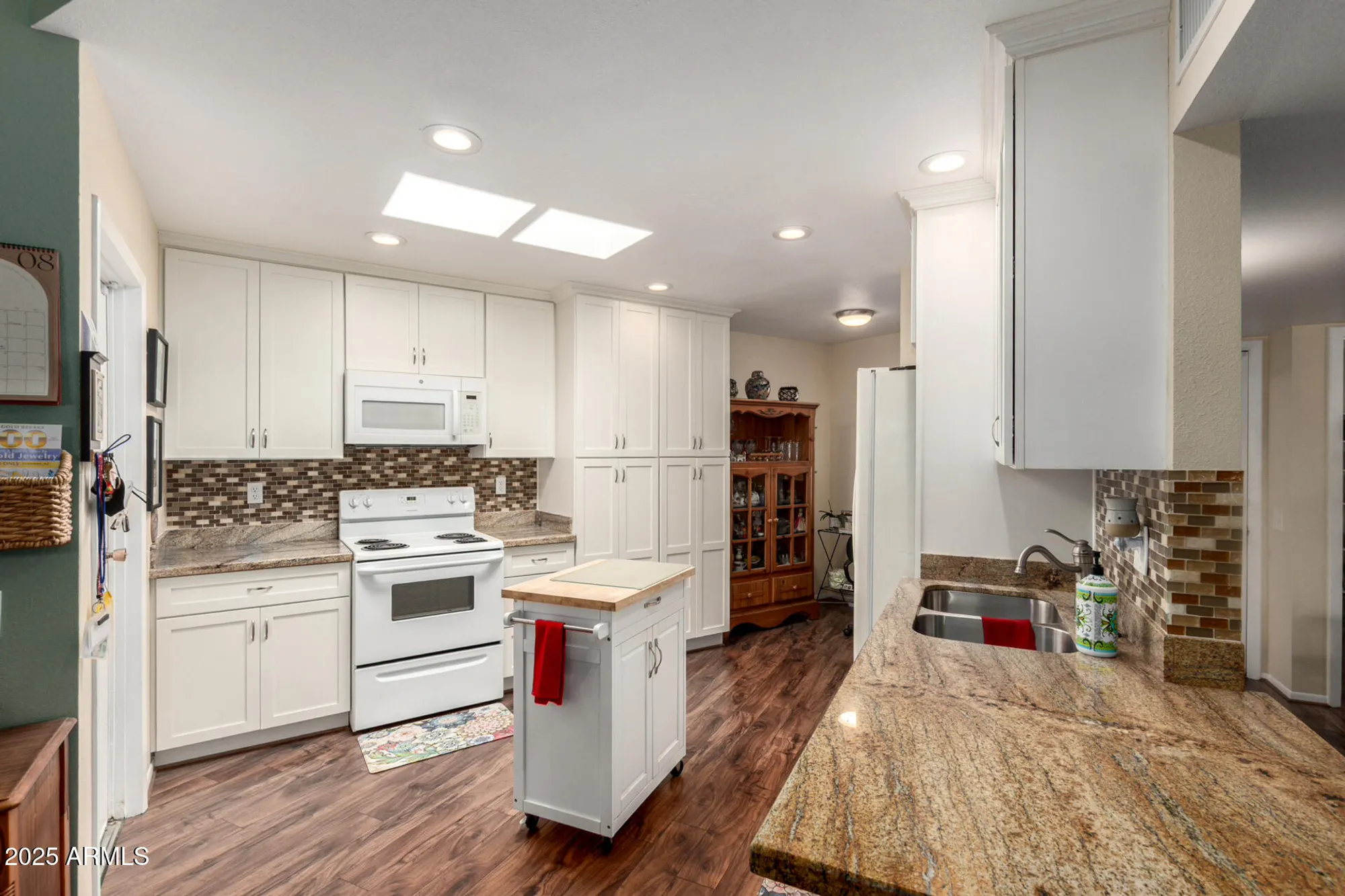 Property Slideshow image 10 of 28 | 16822 n 102nd ave, Sun City, AZ, 85351