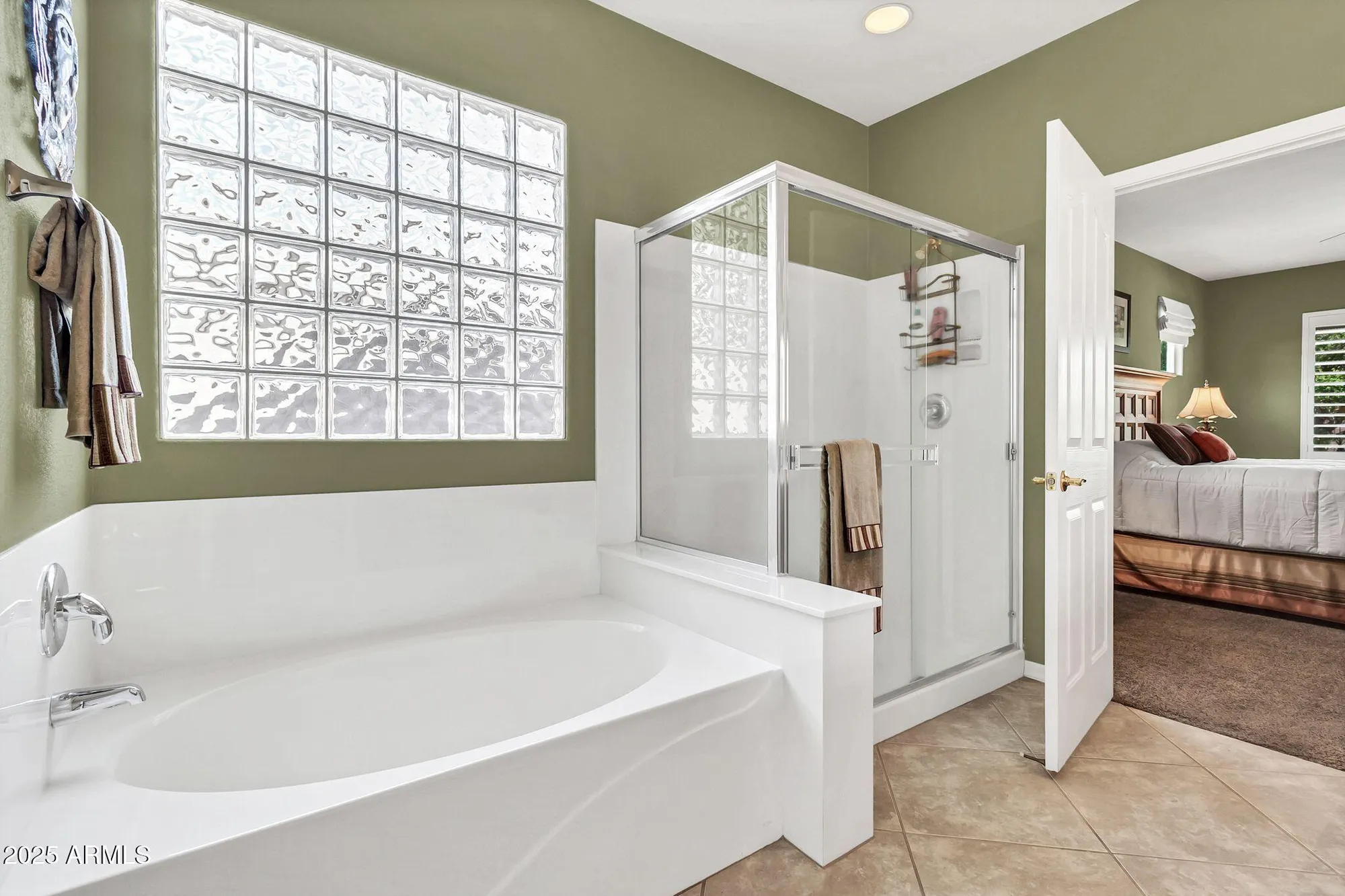 Property Slideshow image 15 of 30 | 3624 e county down dr, Chandler, AZ, 85249