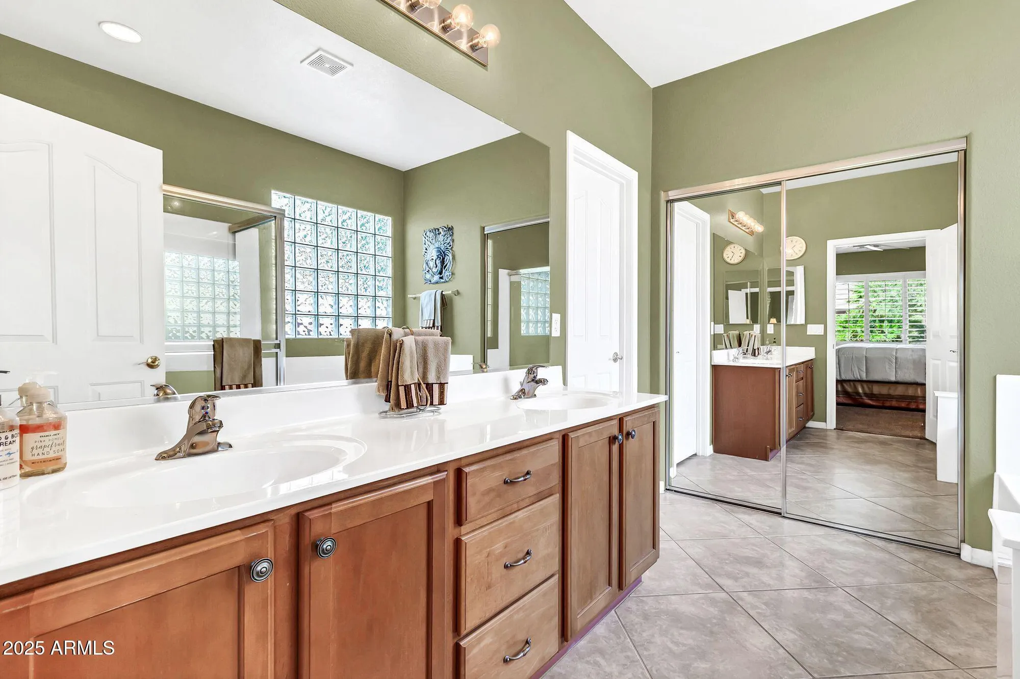 Property Slideshow image 16 of 30 | 3624 e county down dr, Chandler, AZ, 85249