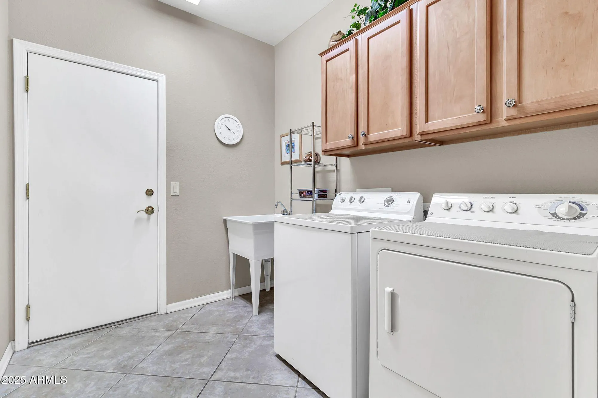 Property Slideshow image 21 of 30 | 3624 e county down dr, Chandler, AZ, 85249