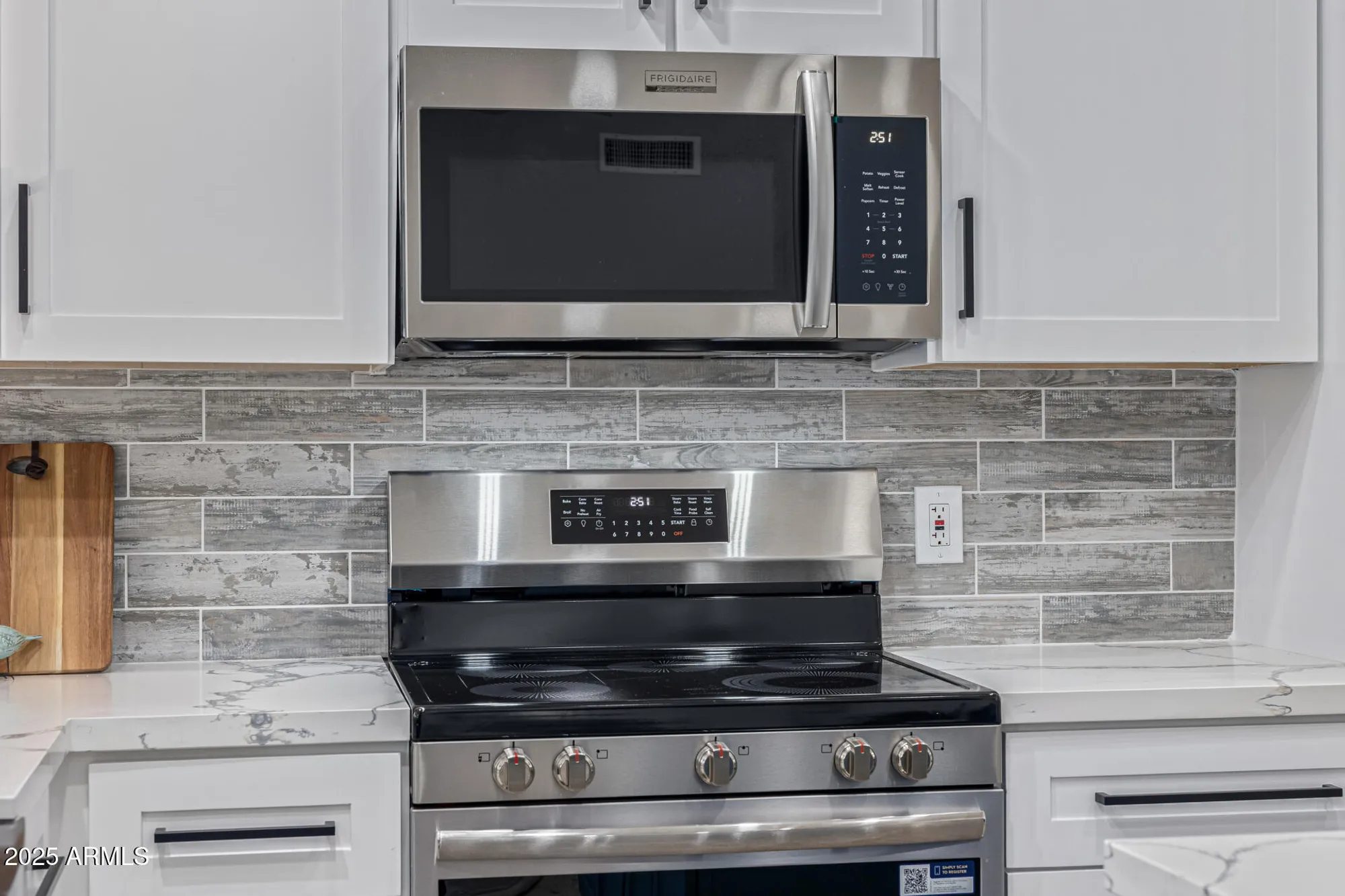 Property Slideshow image 14 of 41 | 9152 w oraibi dr, Peoria, AZ, 85382