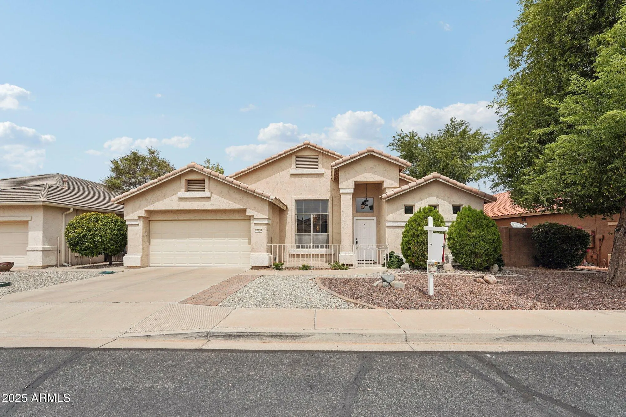 Property Slideshow image 1 of 65 | 17620 w weatherby dr, Surprise, AZ, 85374