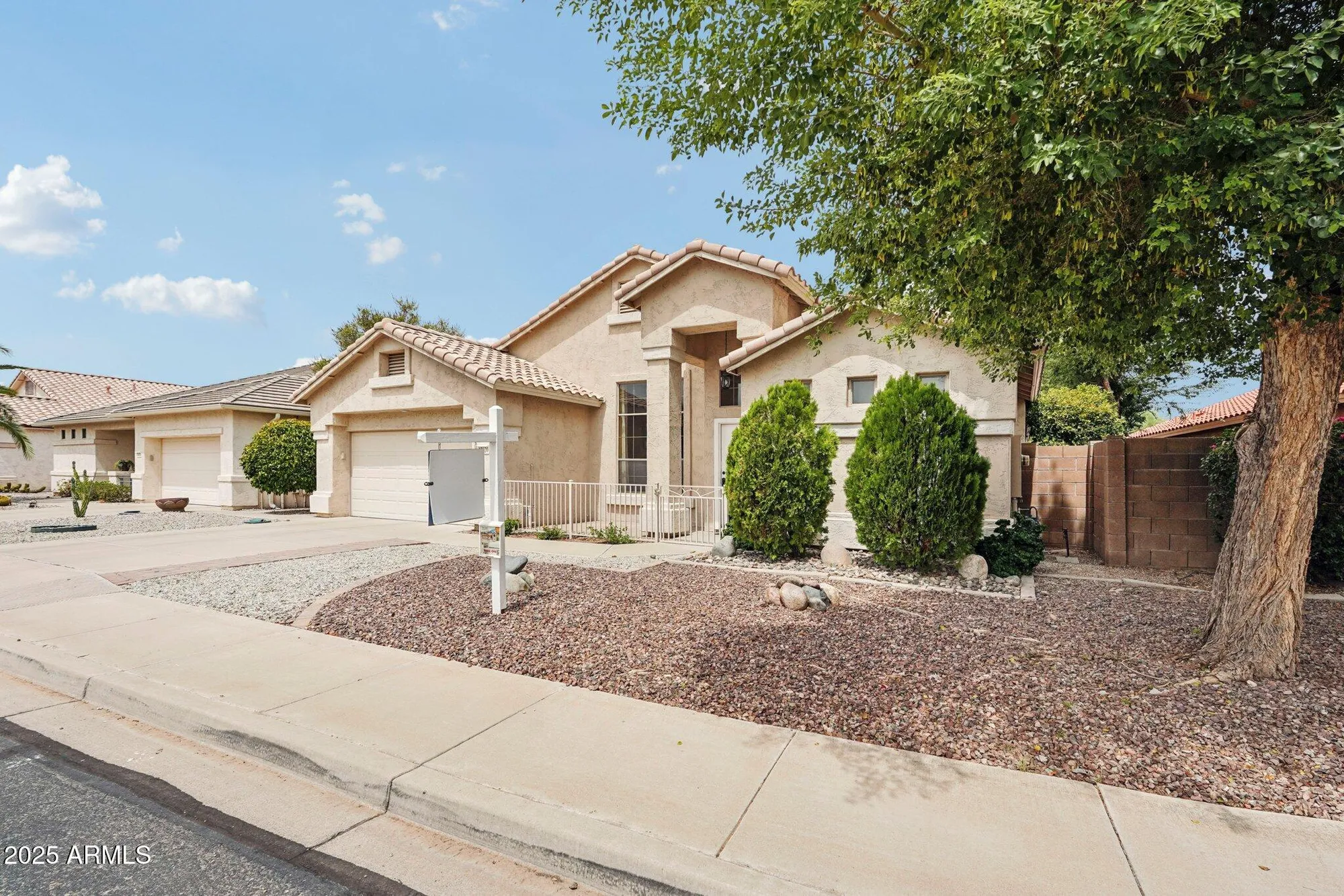 Property Slideshow image 3 of 65 | 17620 w weatherby dr, Surprise, AZ, 85374