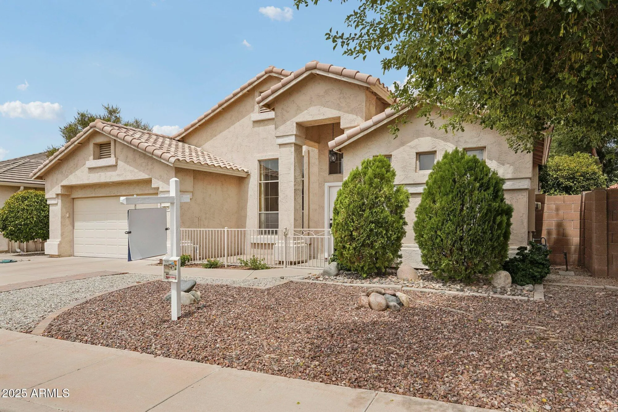 Property Slideshow image 4 of 65 | 17620 w weatherby dr, Surprise, AZ, 85374