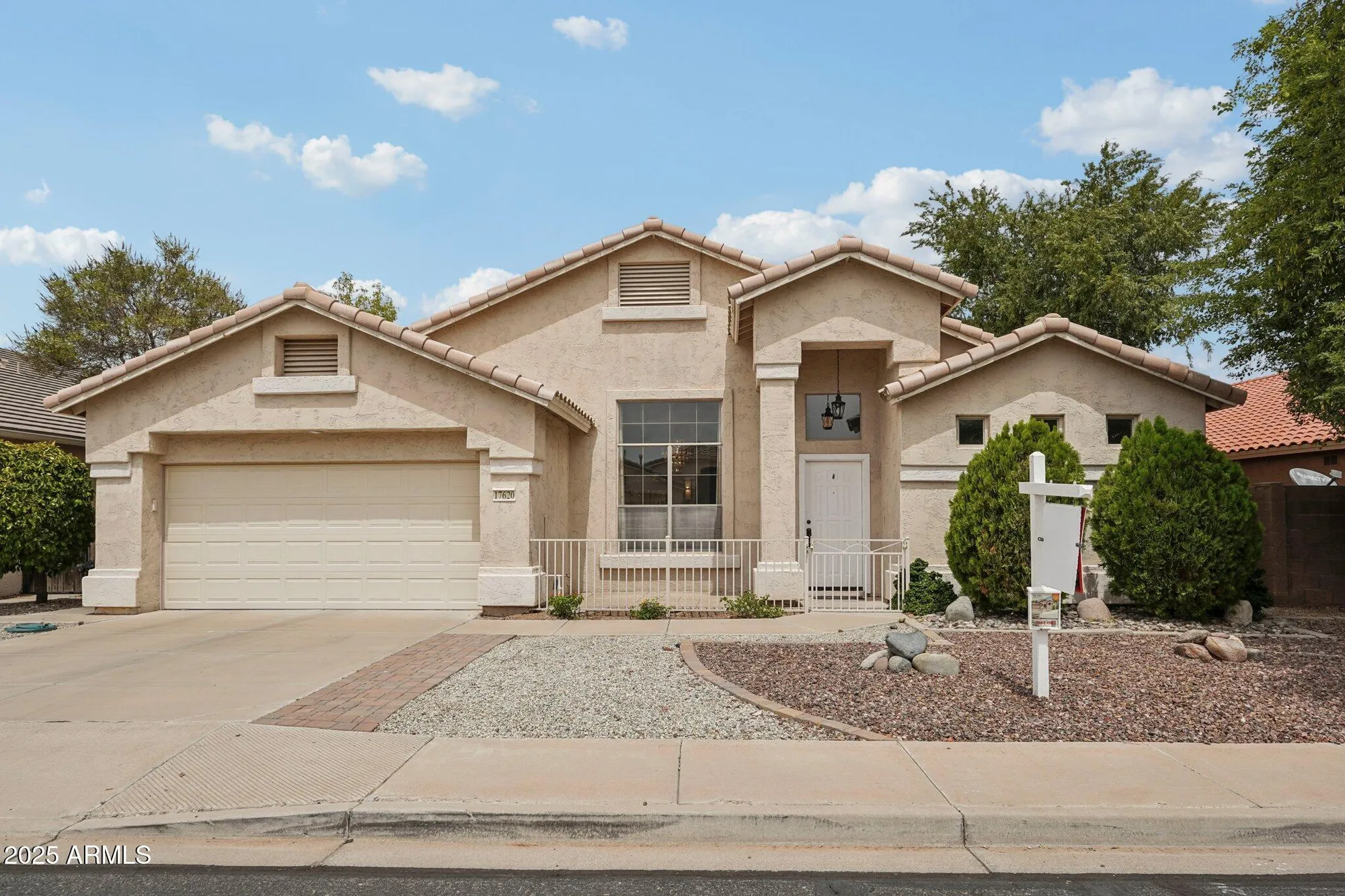 Property Slideshow image 5 of 65 | 17620 w weatherby dr, Surprise, AZ, 85374